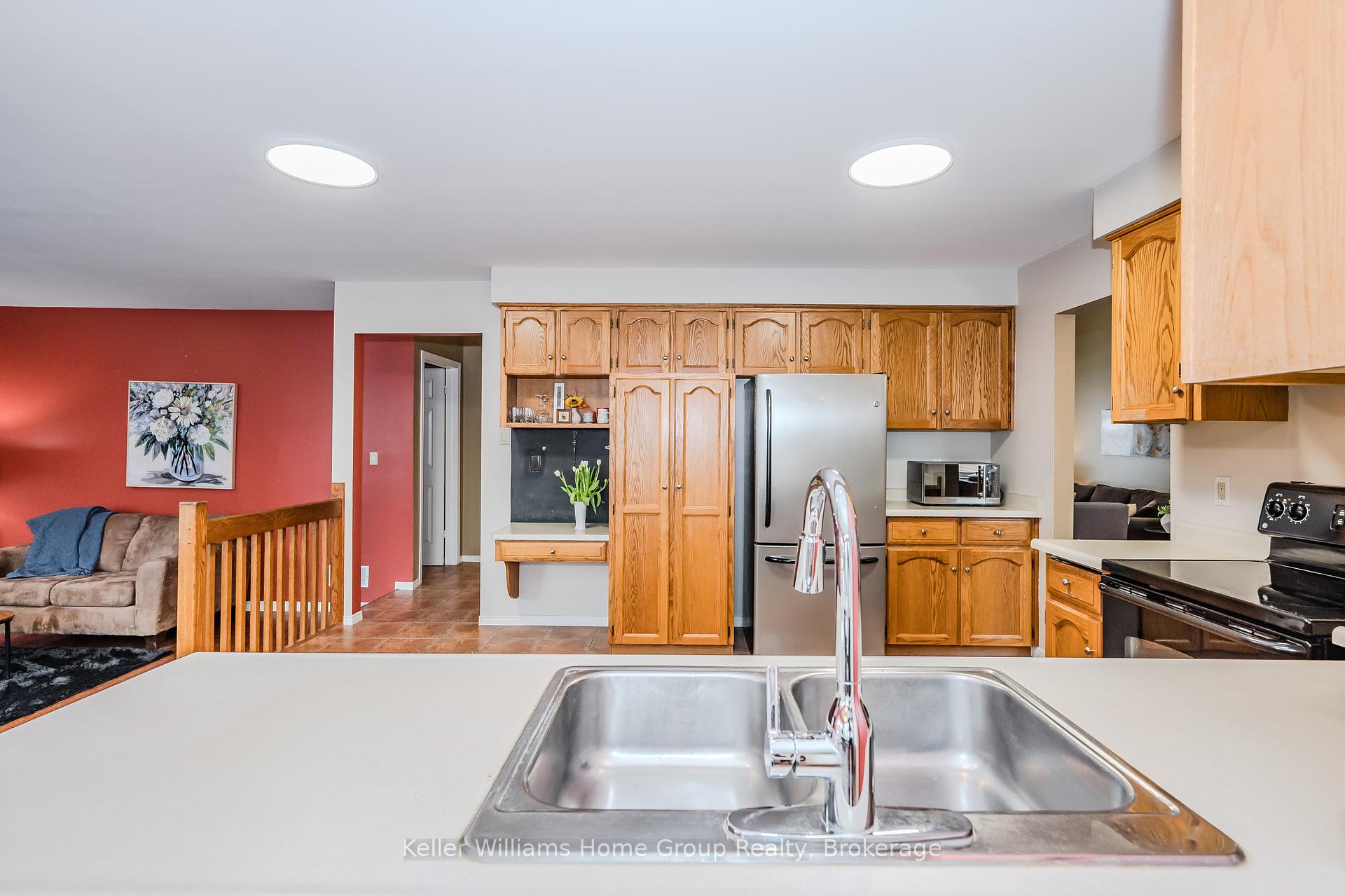 Photo 12 of 31 Pinetree Drive, Guelph, Willow West/Sugarbush/West Acres — HOMEH