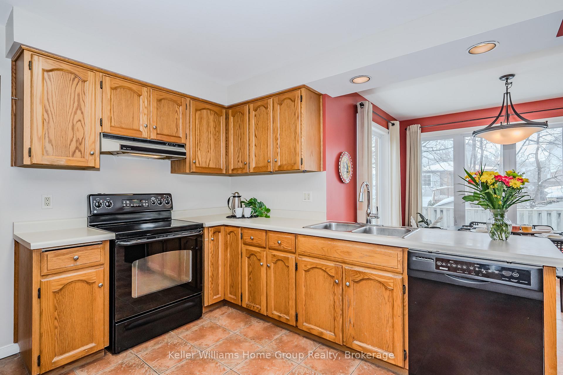 Photo 14 of 31 Pinetree Drive, Guelph, Willow West/Sugarbush/West Acres — HOMEH