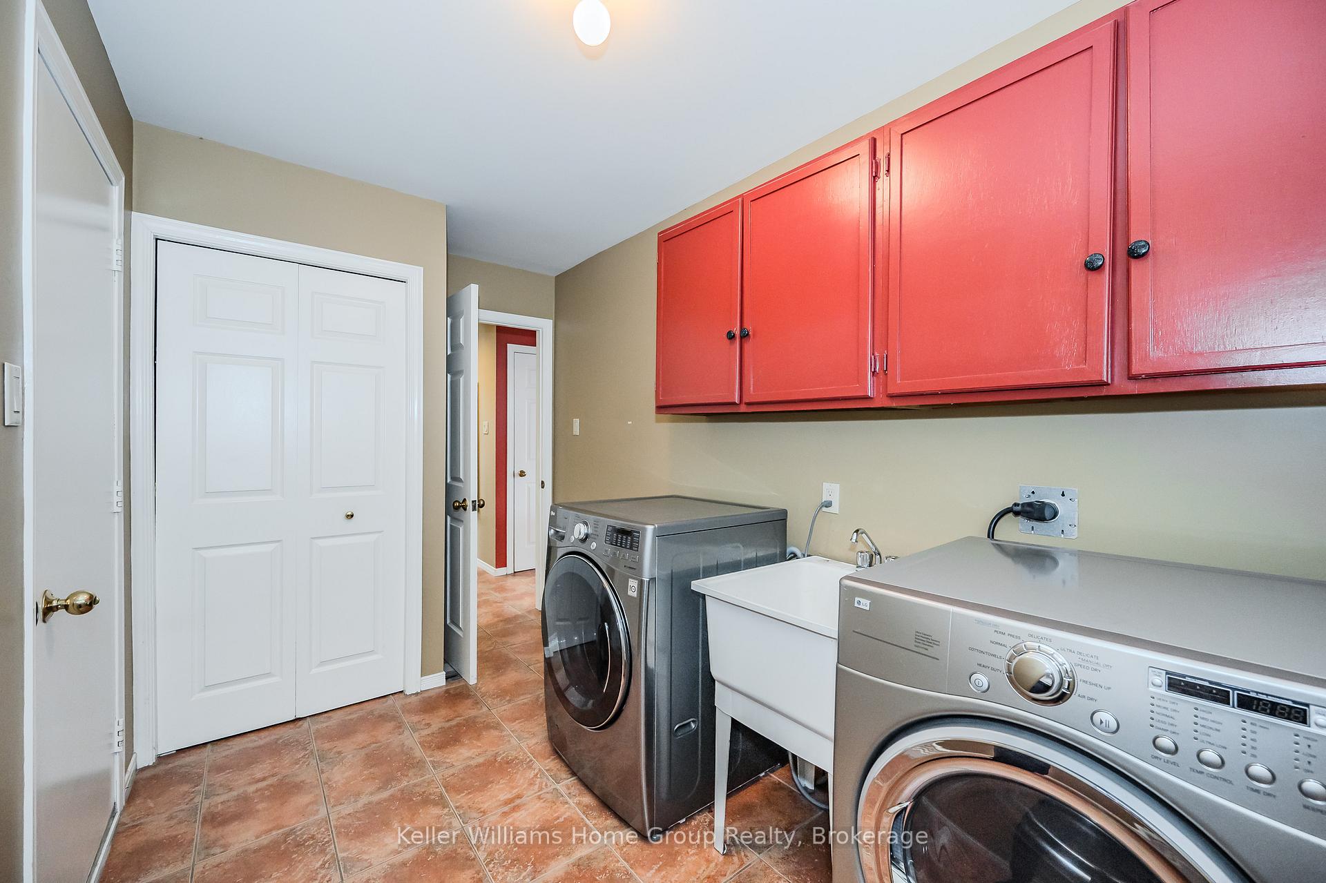 Photo 21 of 31 Pinetree Drive, Guelph, Willow West/Sugarbush/West Acres — HOMEH