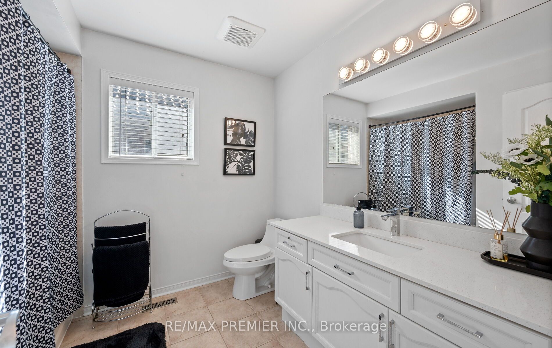 Photo 170 of 49 Fallstar Crescent, Brampton, Fletcher's Meadow — HOMEH