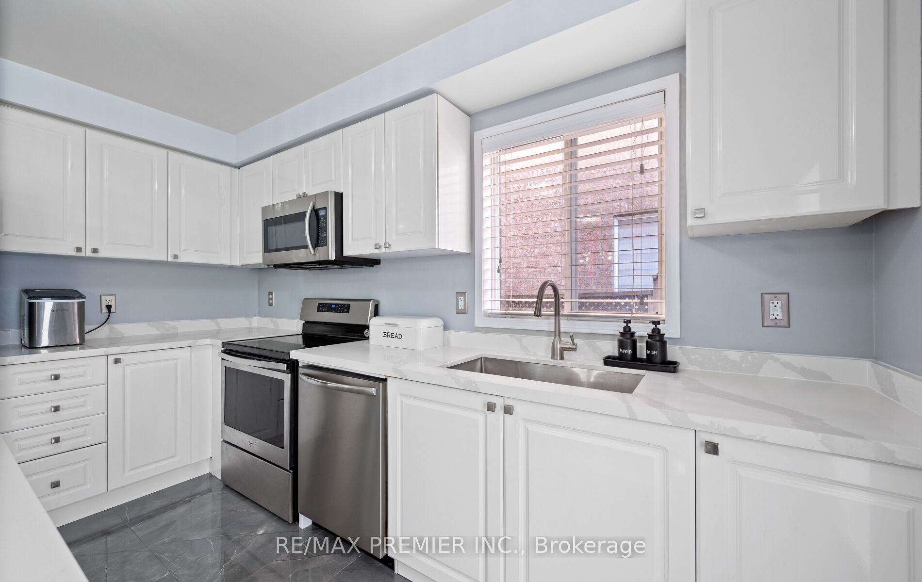 Photo 159 of 49 Fallstar Crescent, Brampton, Fletcher's Meadow — HOMEH