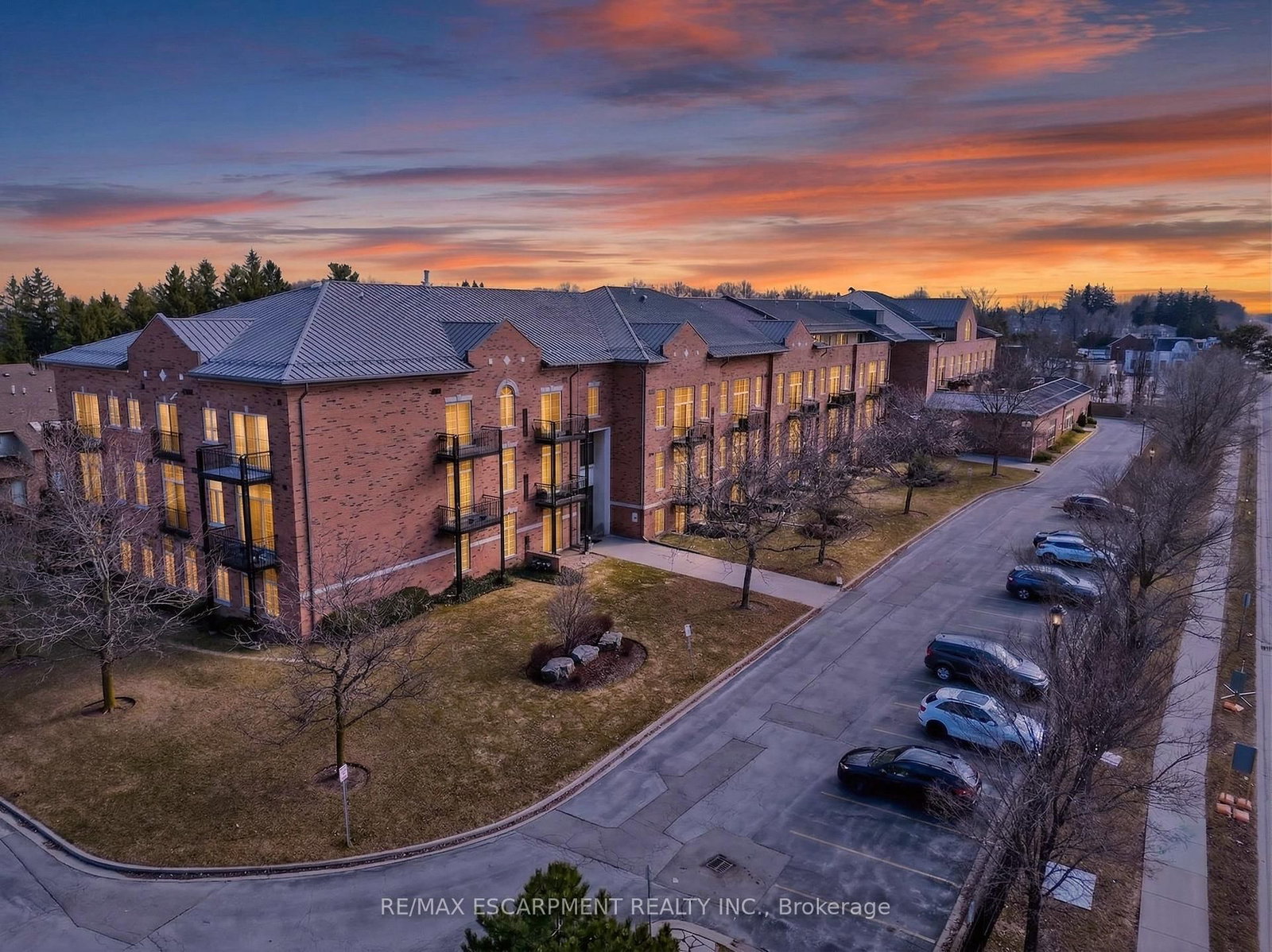Photo 2 of Unit 320, 262 Dundas St E, Hamilton, Waterdown — HOMEH