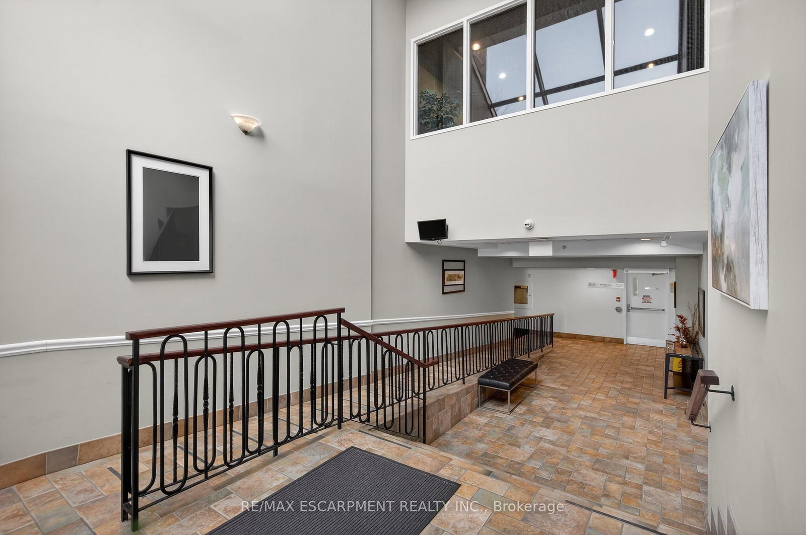 Photo 5 of Unit 320, 262 Dundas St E, Hamilton, Waterdown — HOMEH