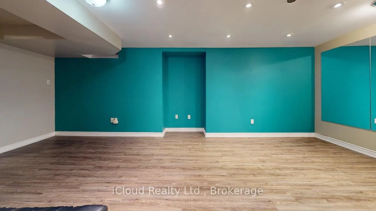 Photo 4 of Unit 2, 55 Royal Palm Drive, Brampton, Heart Lake East — HOMEH