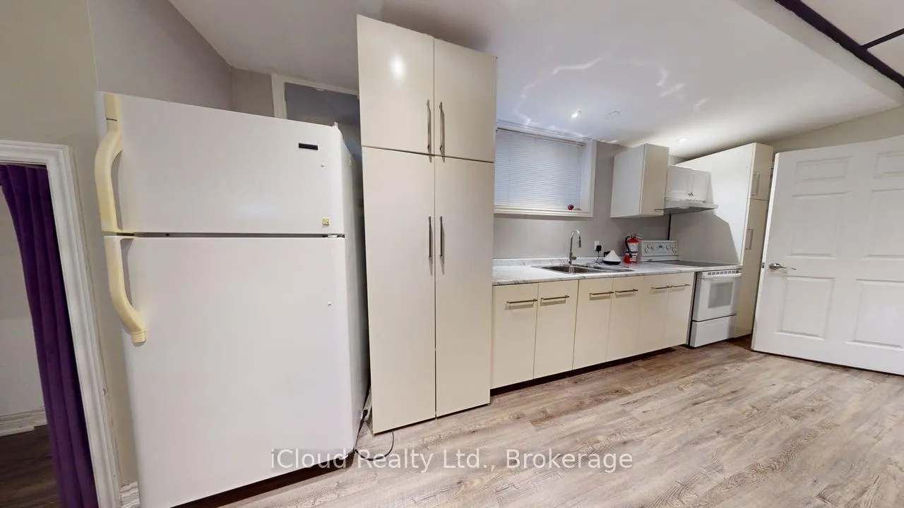 Photo 5 of Unit 2, 55 Royal Palm Drive, Brampton, Heart Lake East — HOMEH