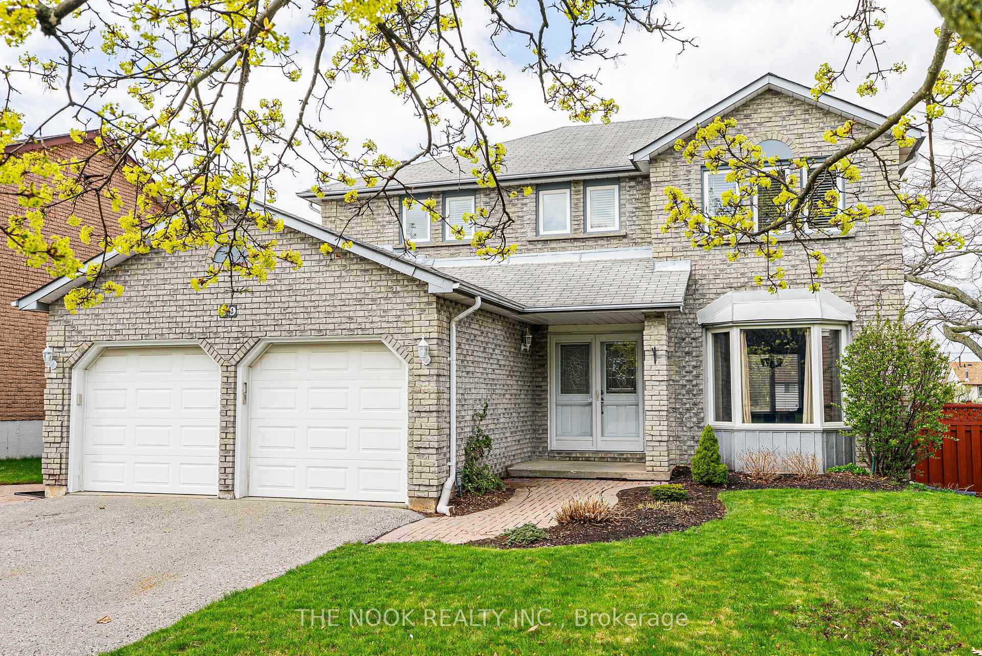 Photo 3 of 59 Pinedale Crescent, Clarington, Courtice — HOMEH