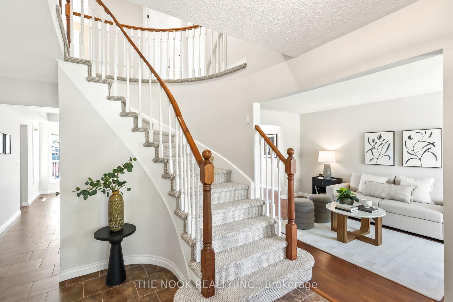 Photo 4 of 59 Pinedale Crescent, Clarington, Courtice — HOMEH