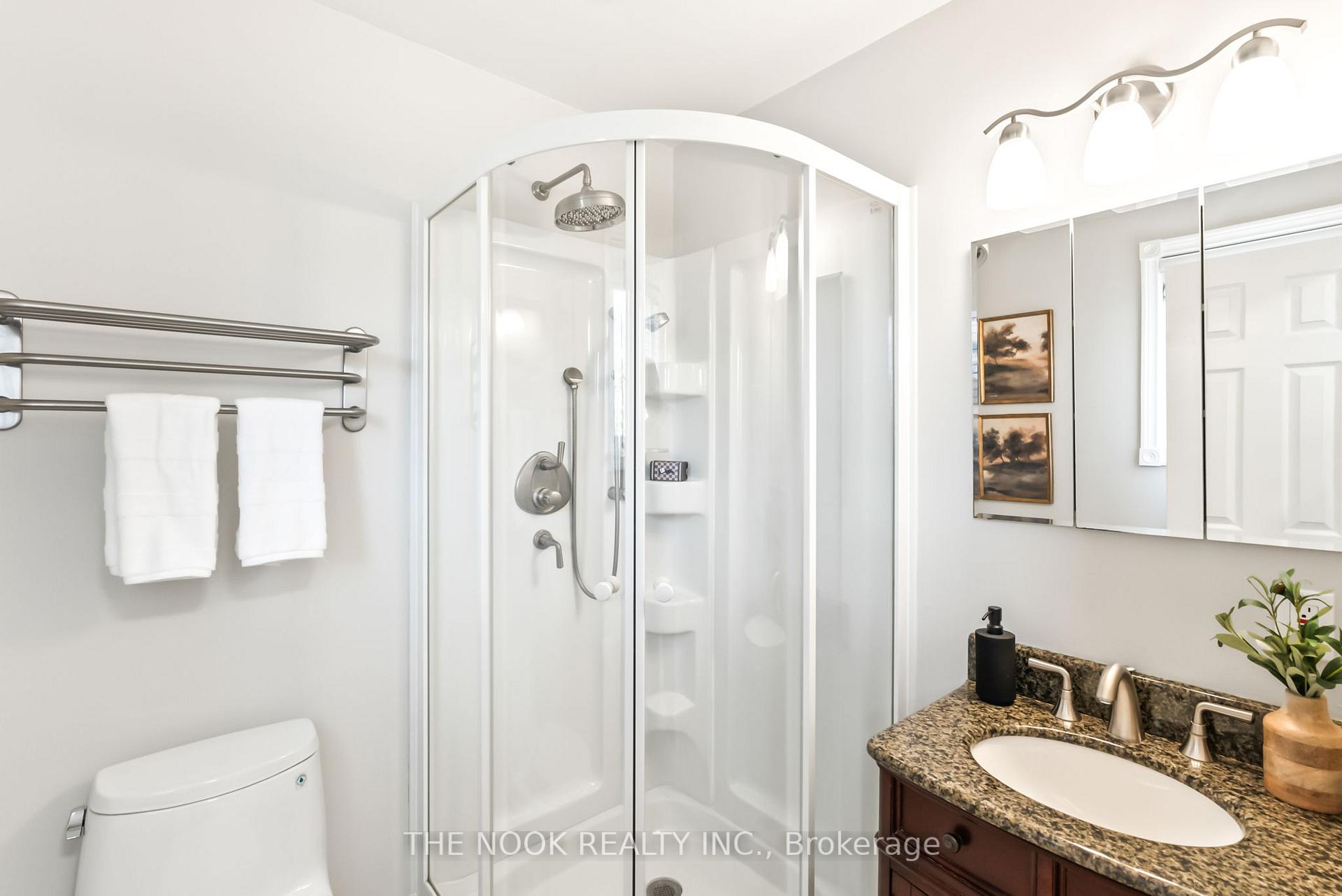 Photo 25 of 59 Pinedale Crescent, Clarington, Courtice — HOMEH