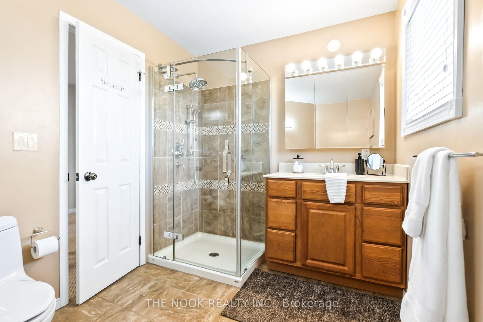 Photo 32 of 59 Pinedale Crescent, Clarington, Courtice — HOMEH