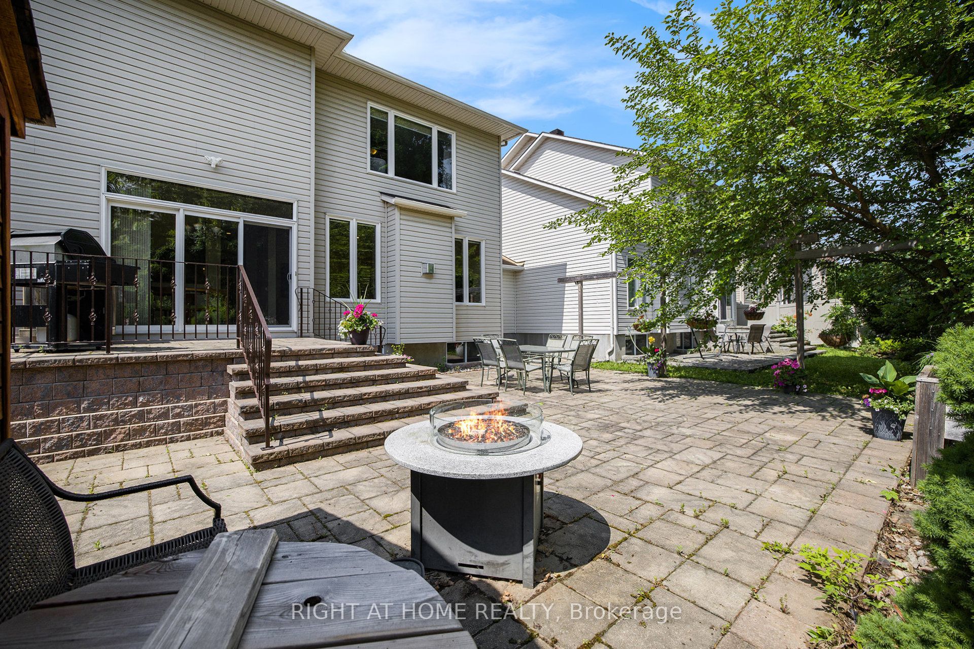 Photo 87 of 804 Oakside Crescent, Ottawa, Kanata - Morgan's Grant/South March — HOMEH