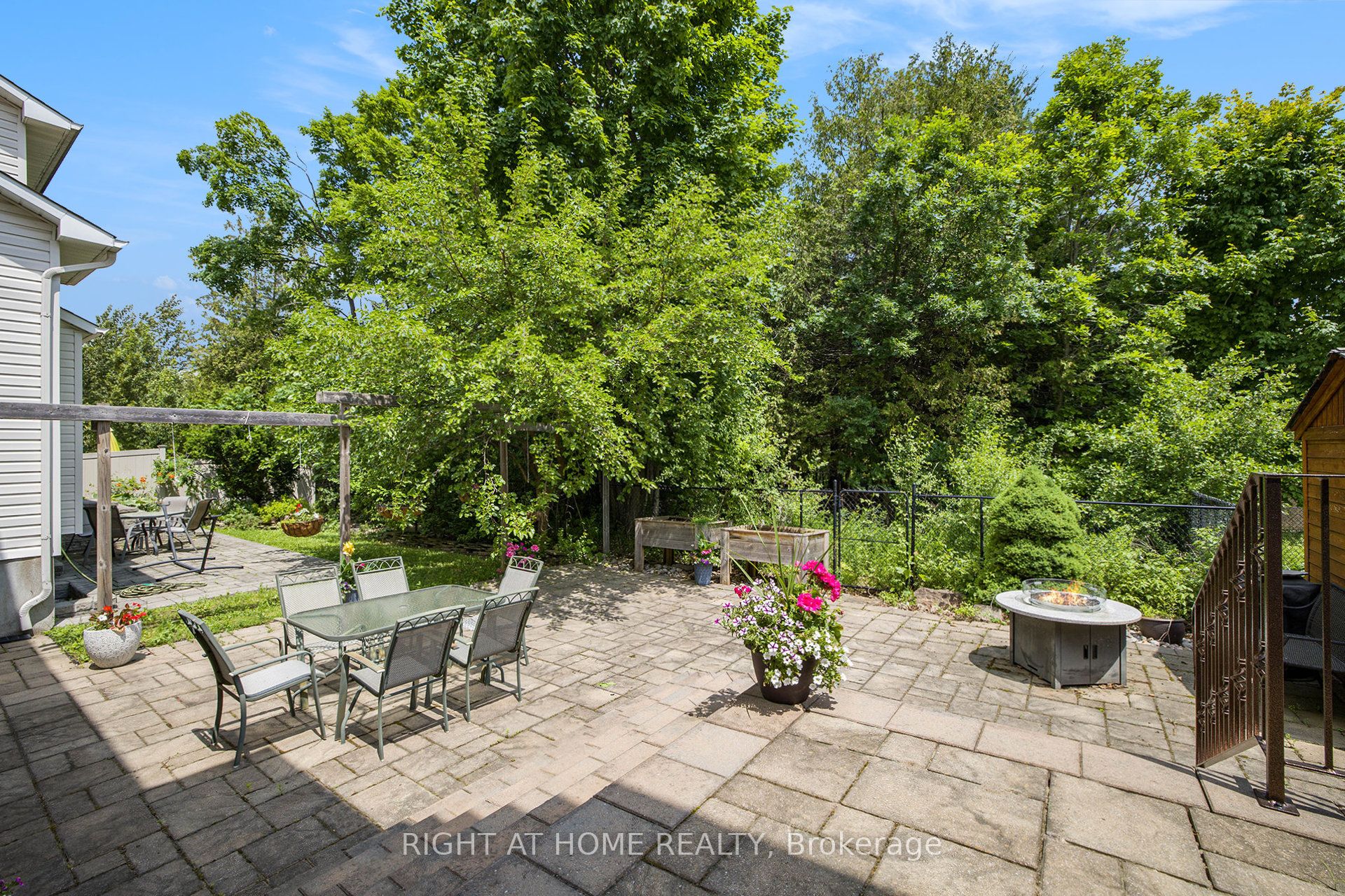 Photo 86 of 804 Oakside Crescent, Ottawa, Kanata - Morgan's Grant/South March — HOMEH