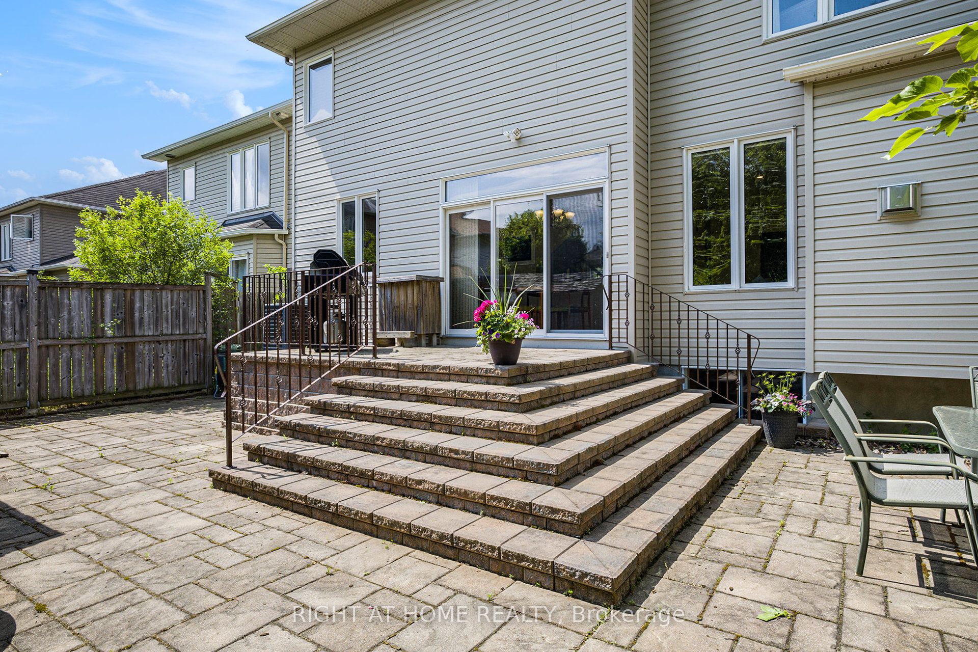 Photo 89 of 804 Oakside Crescent, Ottawa, Kanata - Morgan's Grant/South March — HOMEH