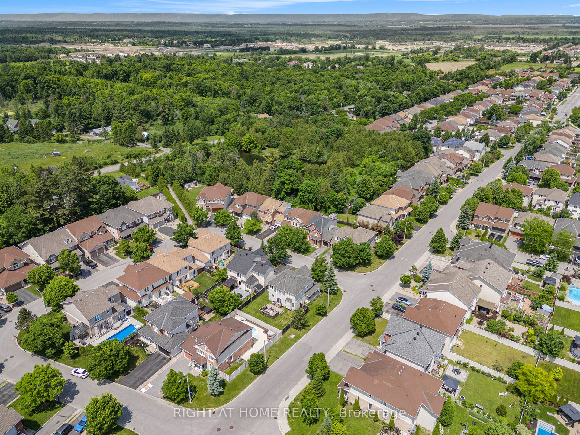 Photo 97 of 804 Oakside Crescent, Ottawa, Kanata - Morgan's Grant/South March — HOMEH