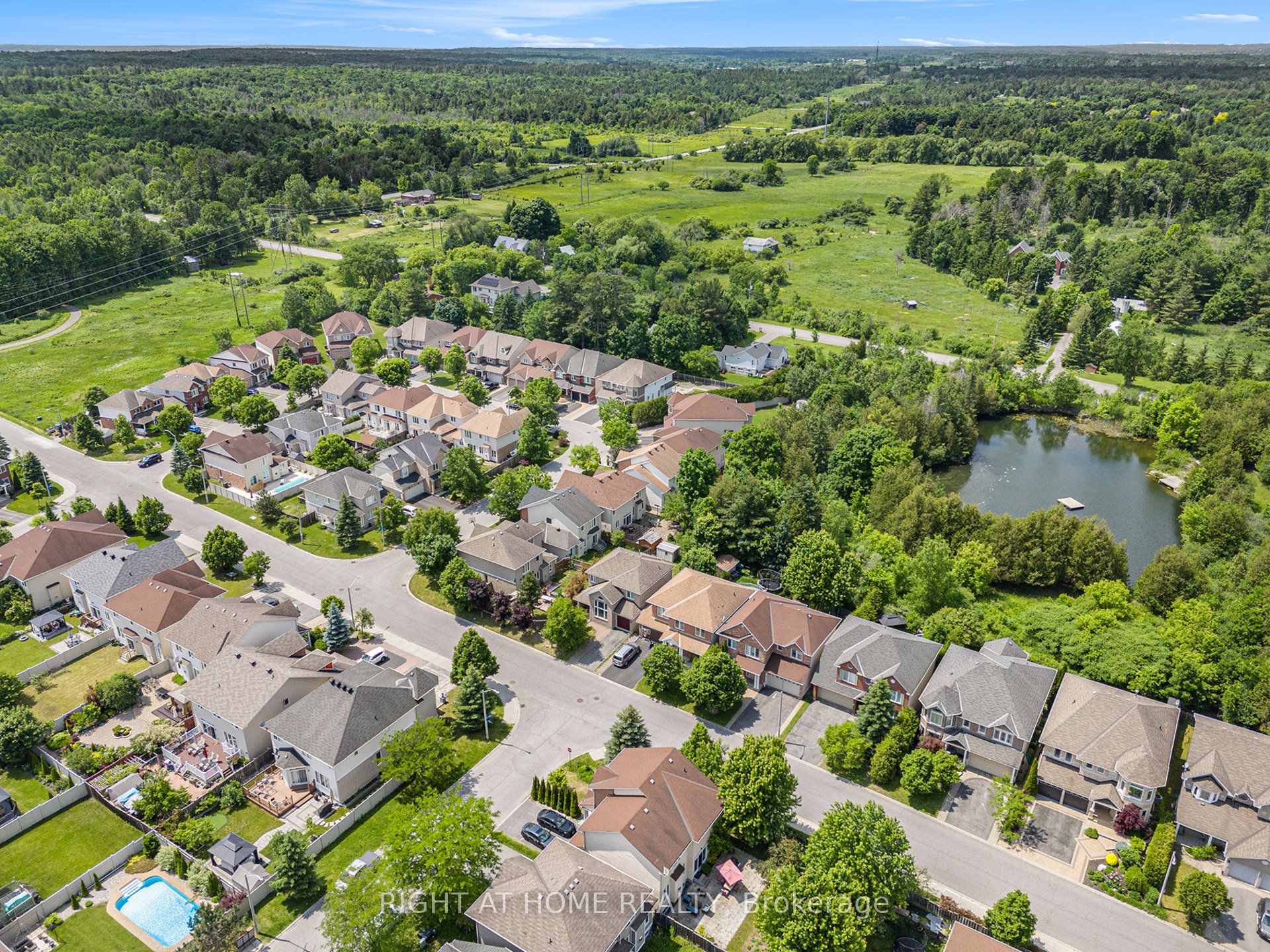Photo 98 of 804 Oakside Crescent, Ottawa, Kanata - Morgan's Grant/South March — HOMEH
