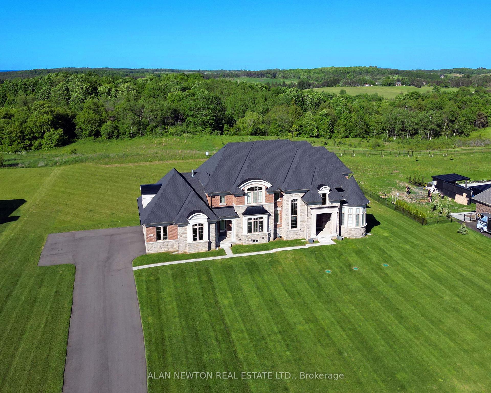 Photo 3 of 276 Amos Drive, Caledon, Palgrave — HOMEH