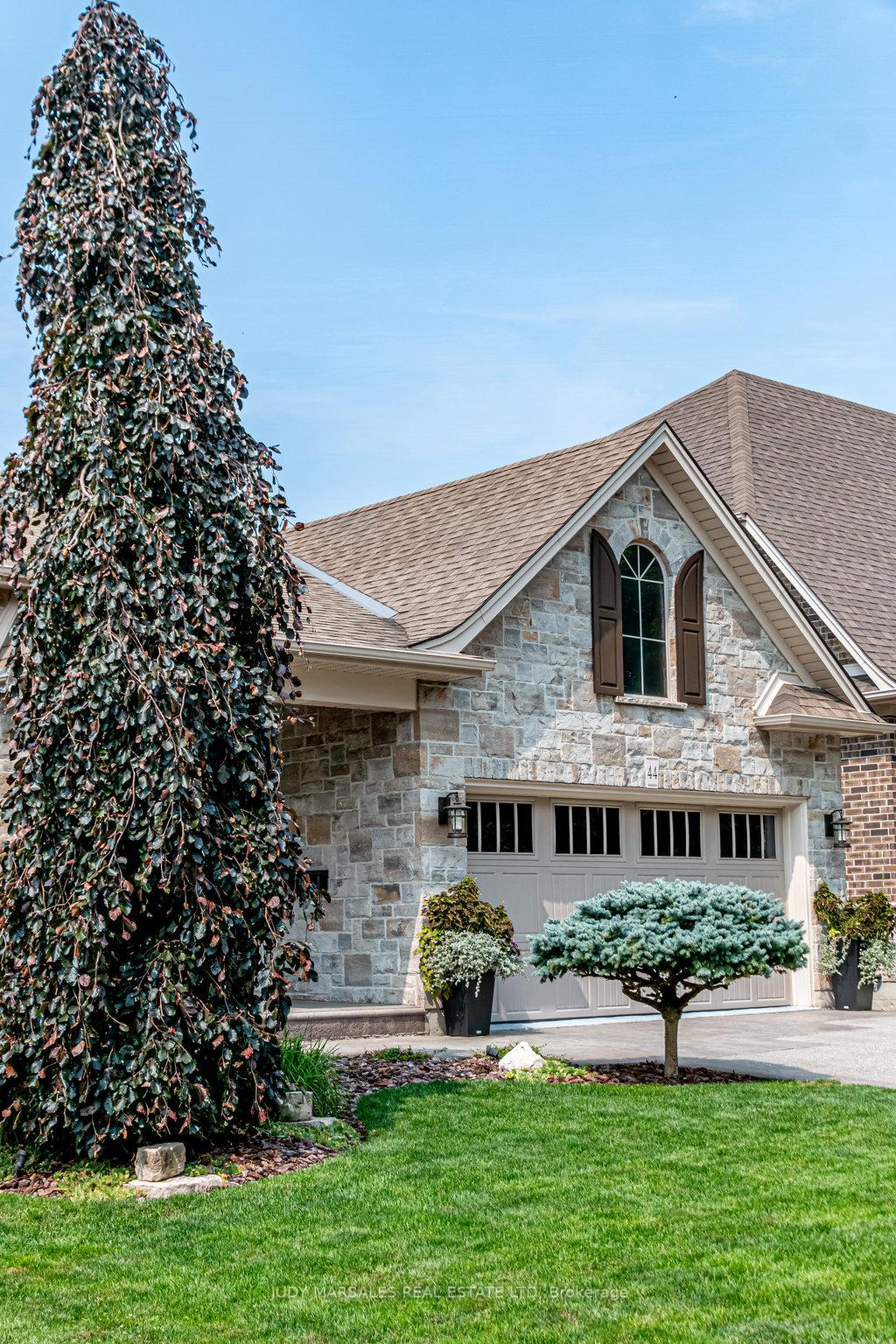 Photo 2 of 44 Turnbull Road, Hamilton, Dundas — HOMEH