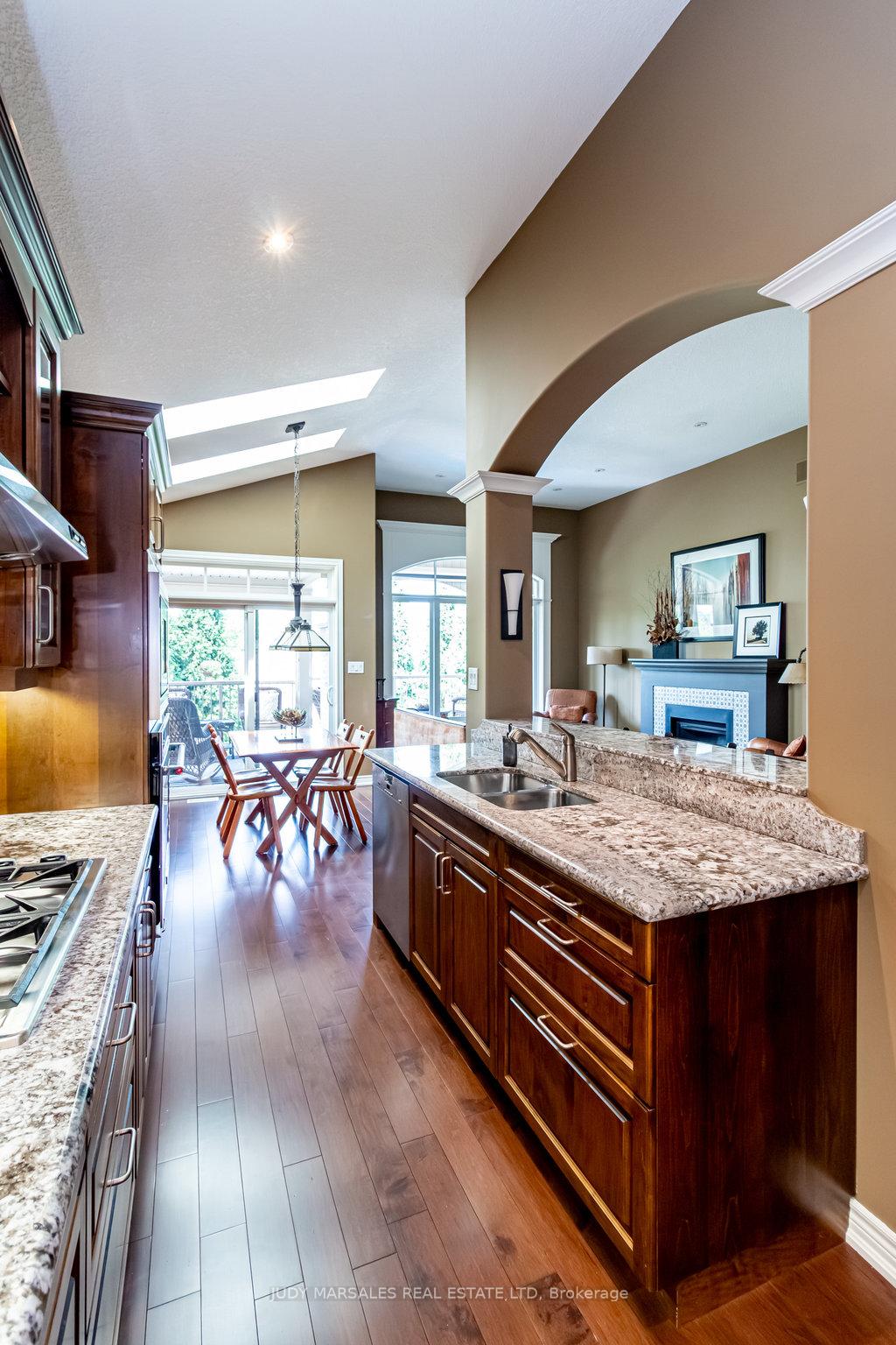 Photo 10 of 44 Turnbull Road, Hamilton, Dundas — HOMEH