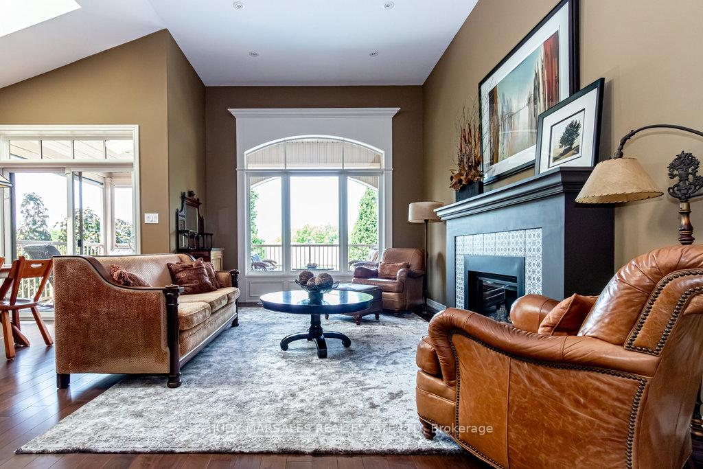 Photo 16 of 44 Turnbull Road, Hamilton, Dundas — HOMEH