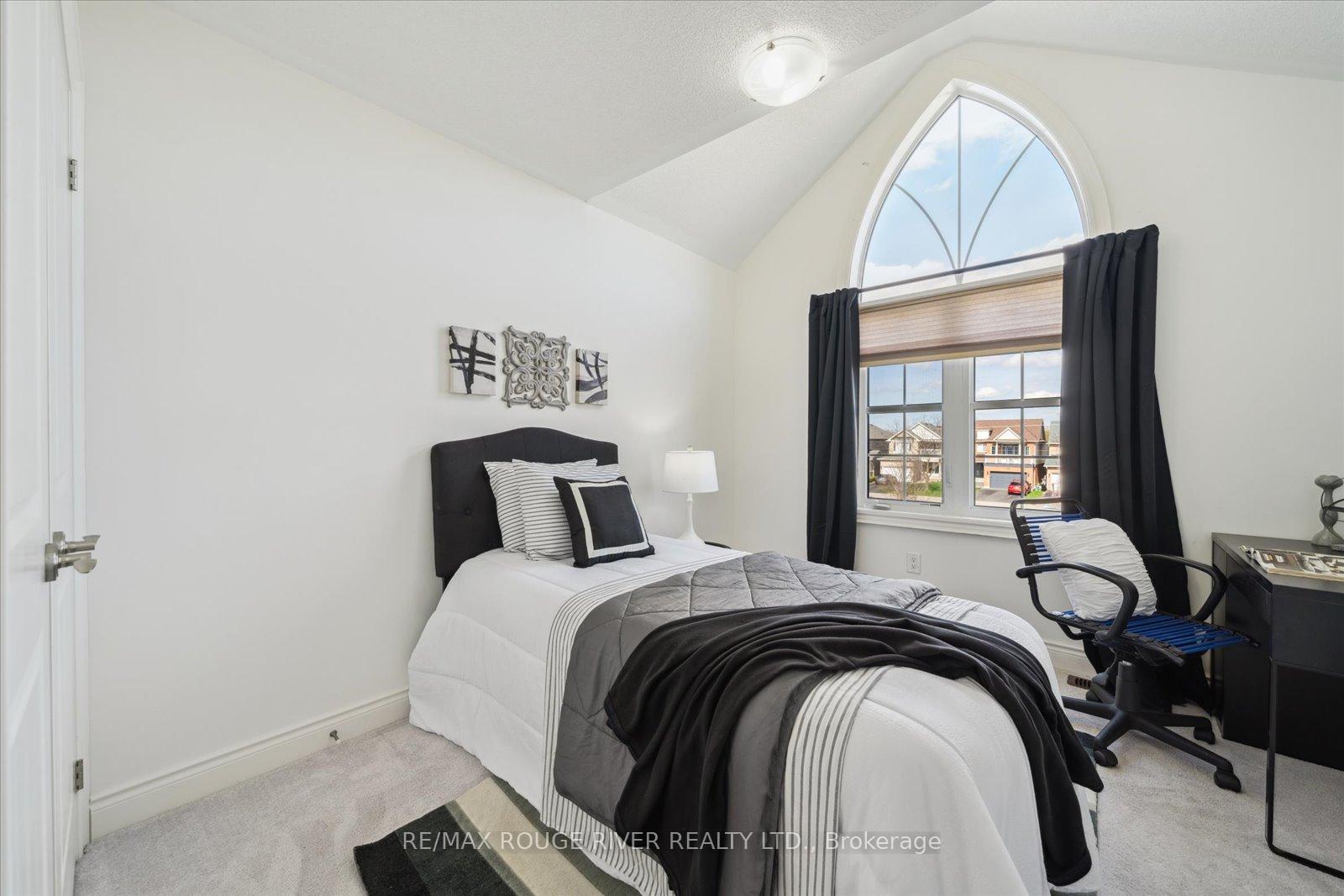 Photo 23 of 72 Lyle Drive, Clarington, Bowmanville — HOMEH