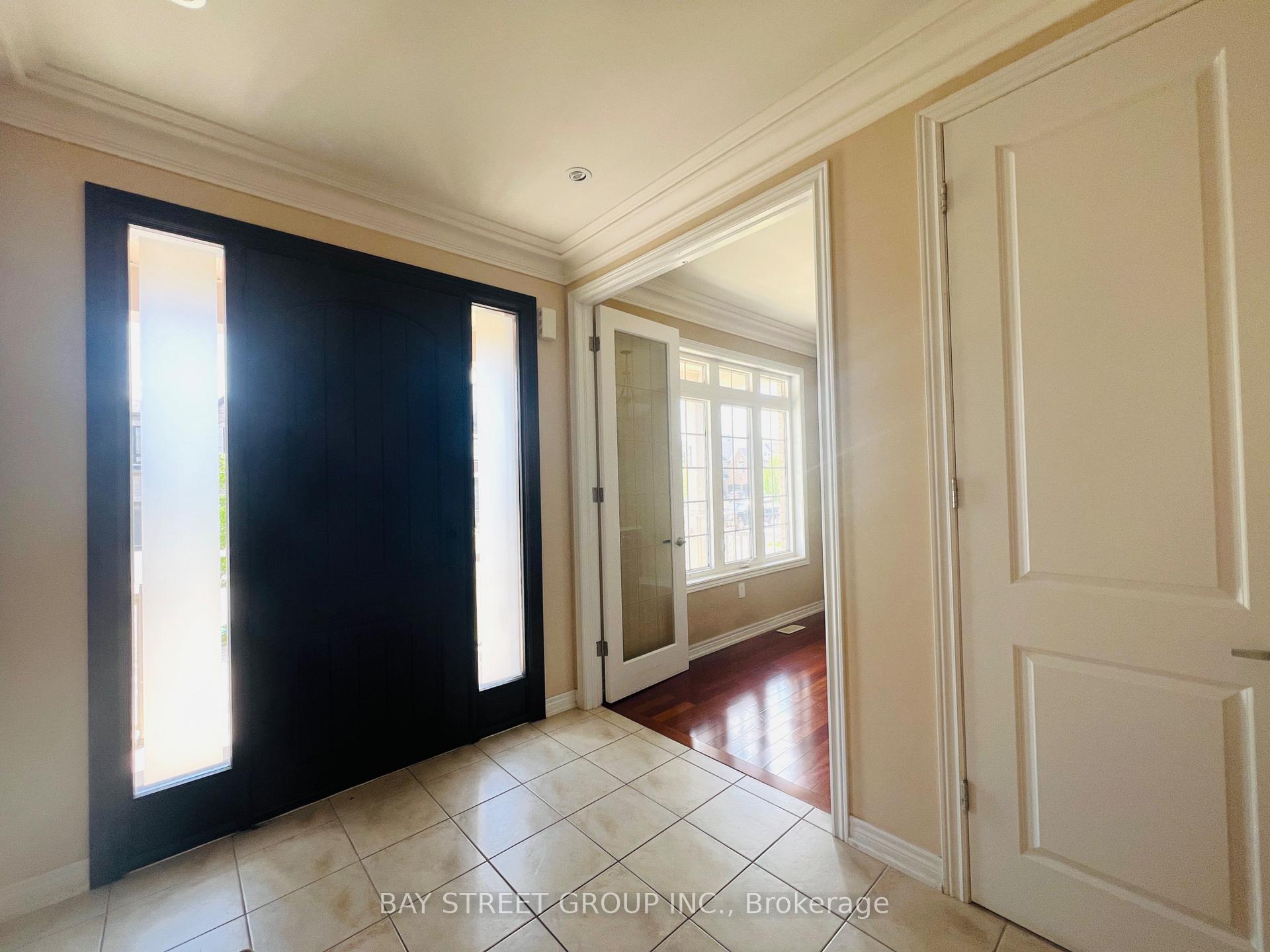 Photo 2 of 88 Halldorson Avenue, Aurora, Bayview Northeast — HOMEH