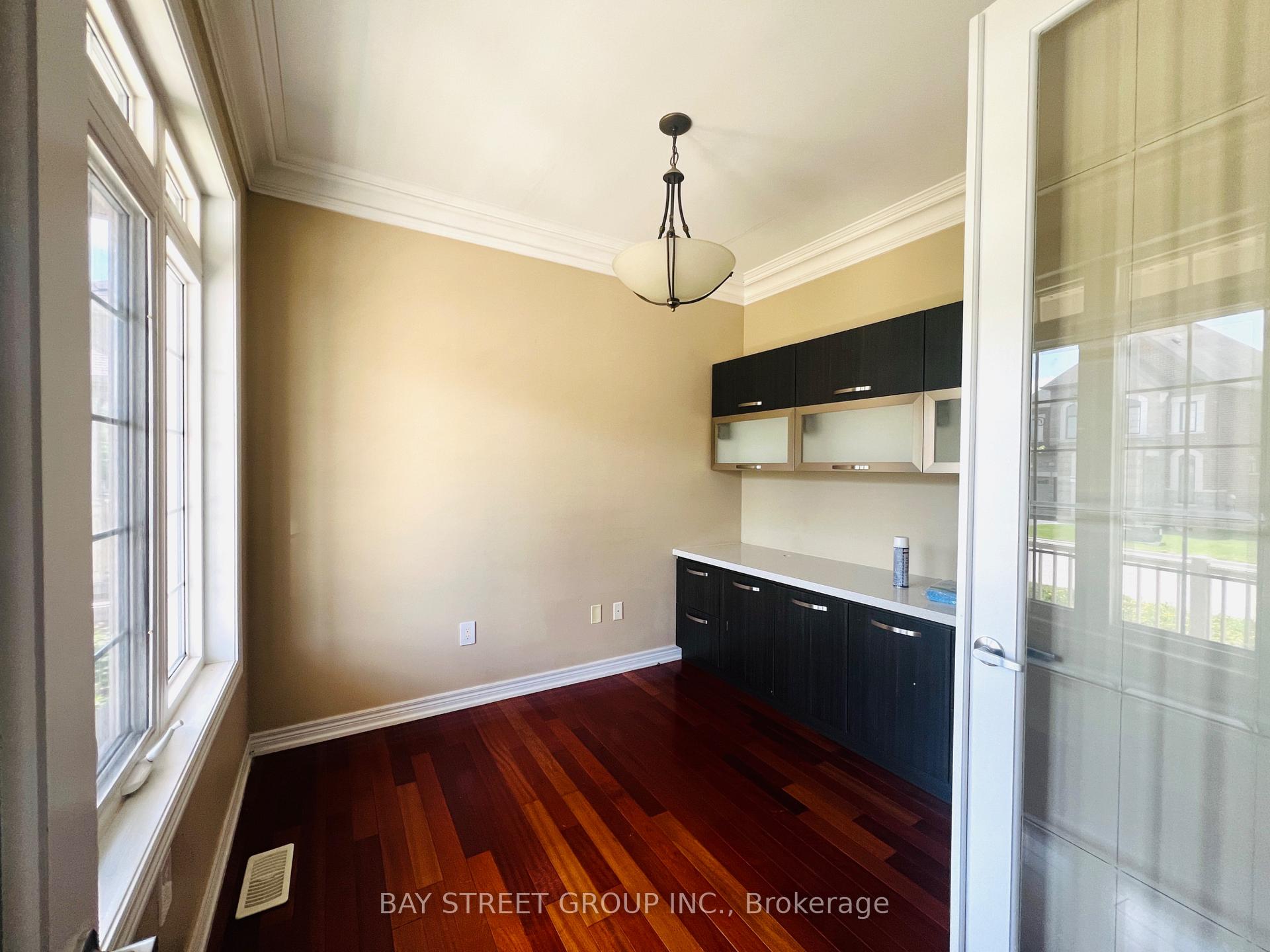 Photo 3 of 88 Halldorson Avenue, Aurora, Bayview Northeast — HOMEH