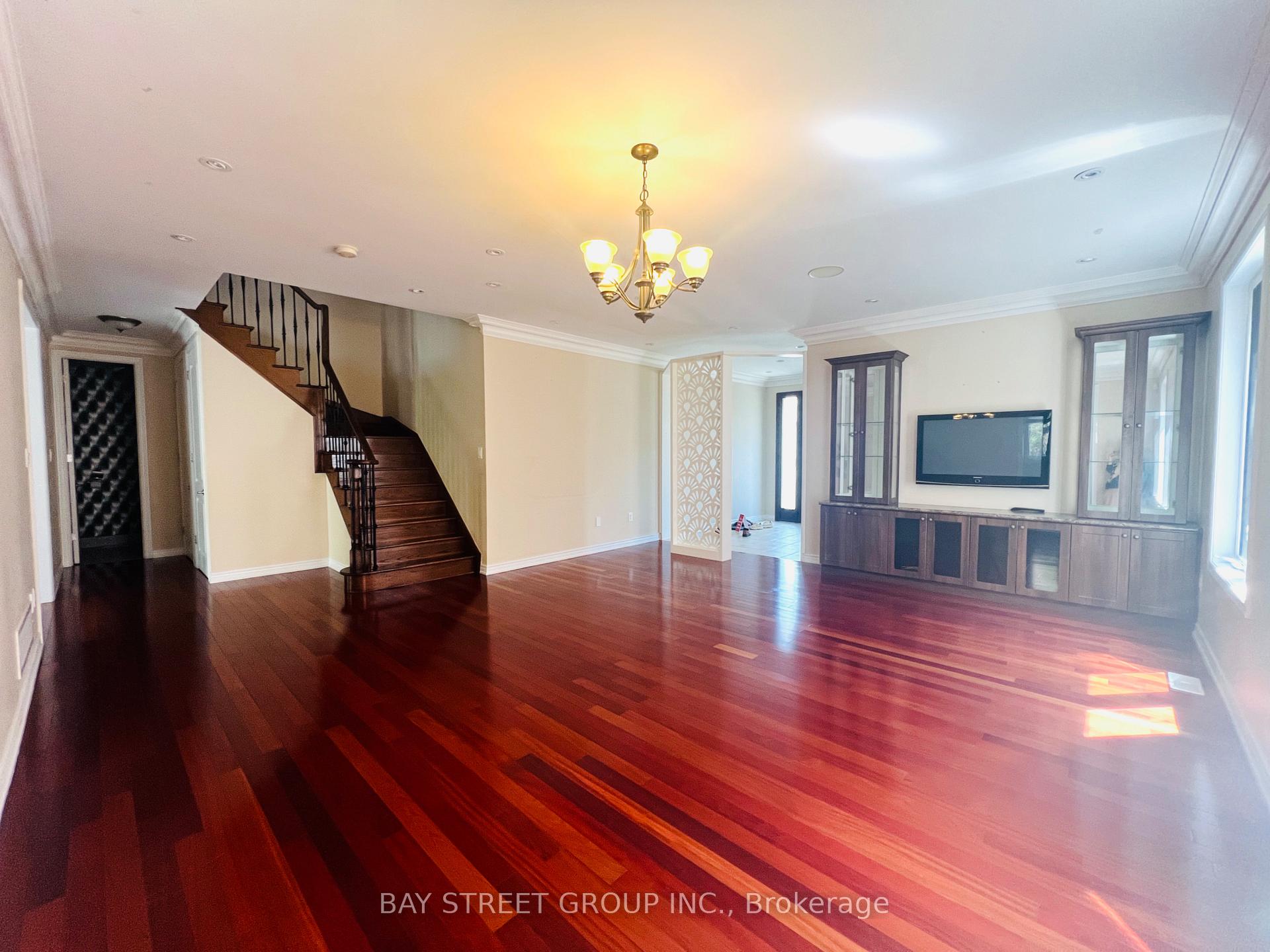 Photo 5 of 88 Halldorson Avenue, Aurora, Bayview Northeast — HOMEH