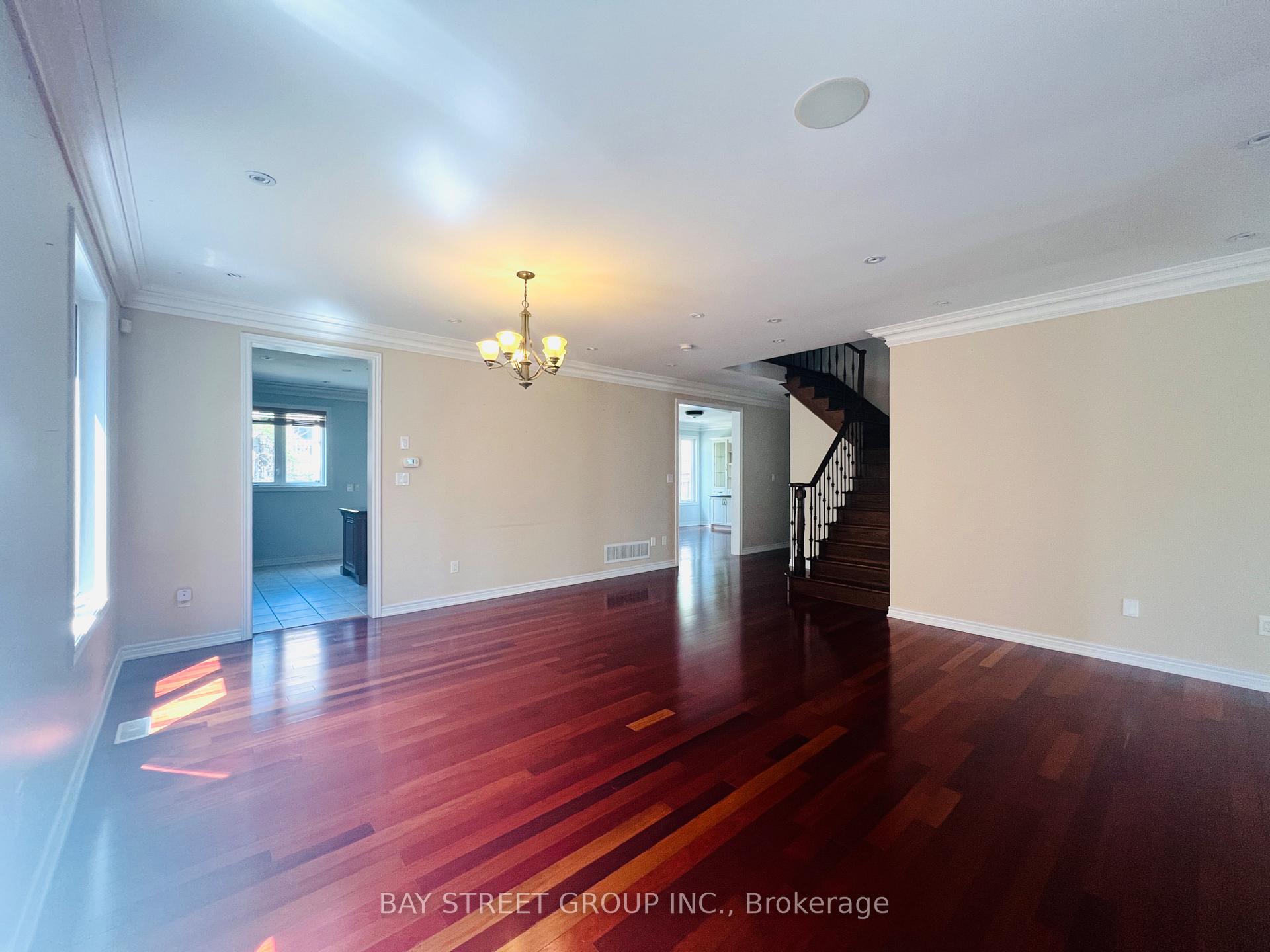 Photo 4 of 88 Halldorson Avenue, Aurora, Bayview Northeast — HOMEH
