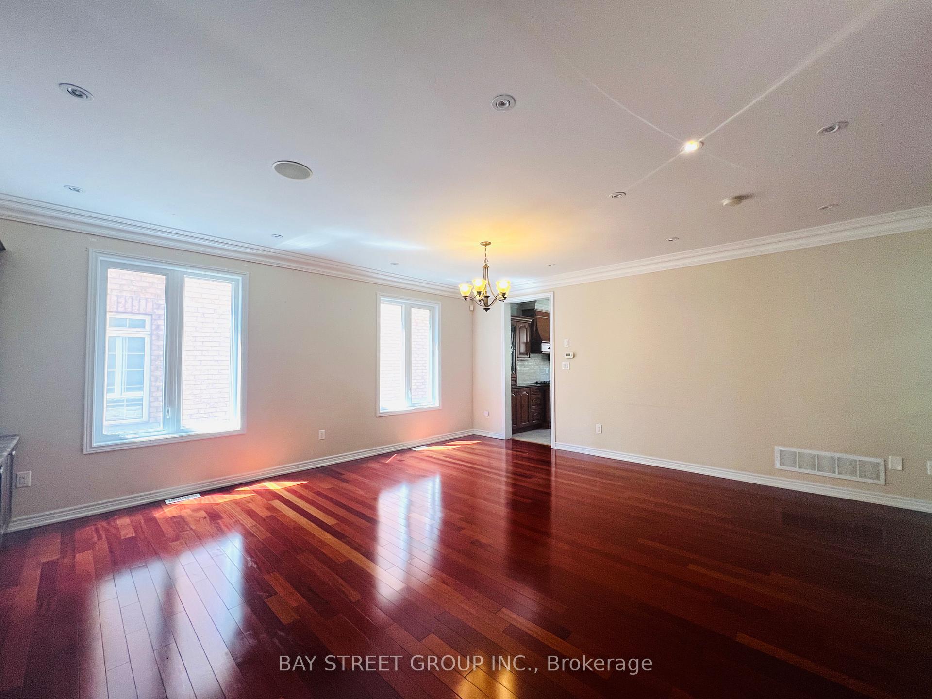 Photo 6 of 88 Halldorson Avenue, Aurora, Bayview Northeast — HOMEH