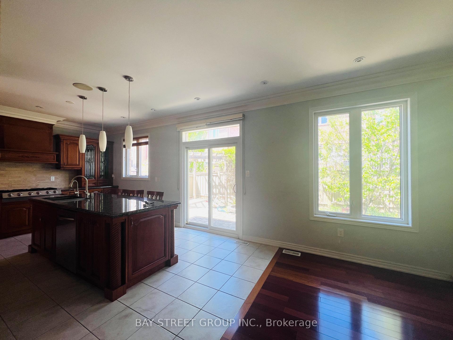 Photo 11 of 88 Halldorson Avenue, Aurora, Bayview Northeast — HOMEH