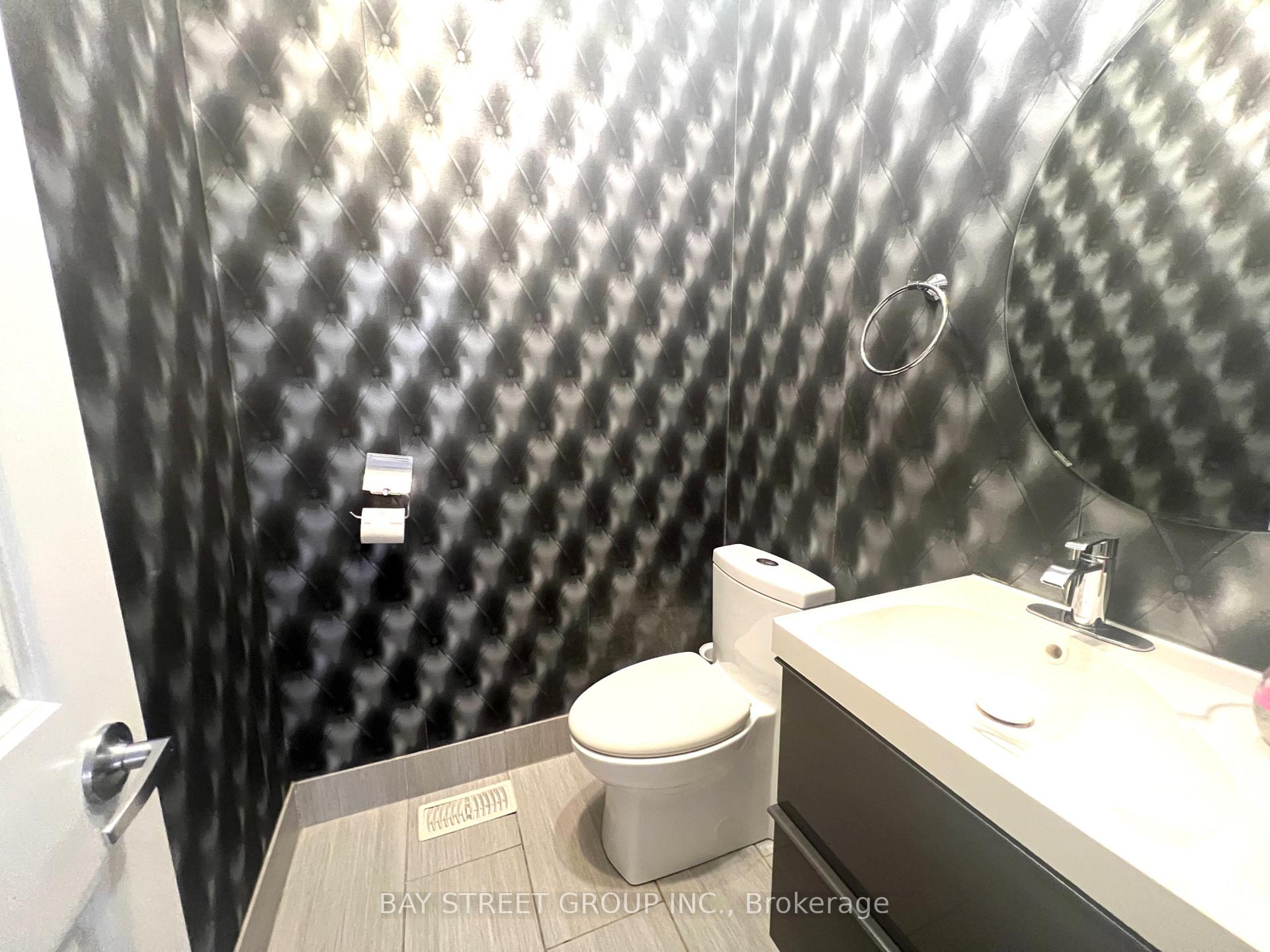 Photo 12 of 88 Halldorson Avenue, Aurora, Bayview Northeast — HOMEH