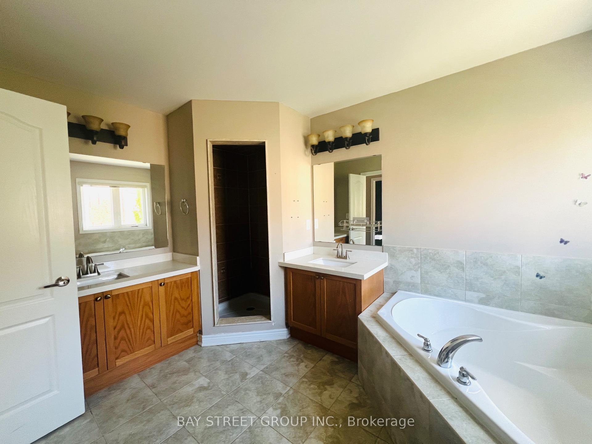 Photo 16 of 88 Halldorson Avenue, Aurora, Bayview Northeast — HOMEH