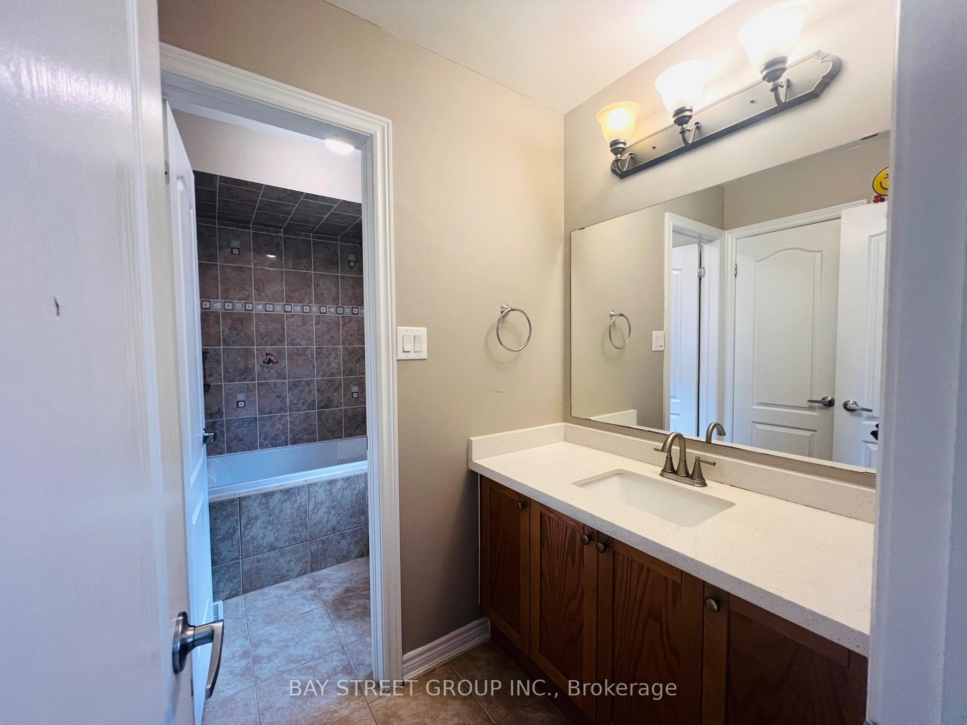 Photo 19 of 88 Halldorson Avenue, Aurora, Bayview Northeast — HOMEH