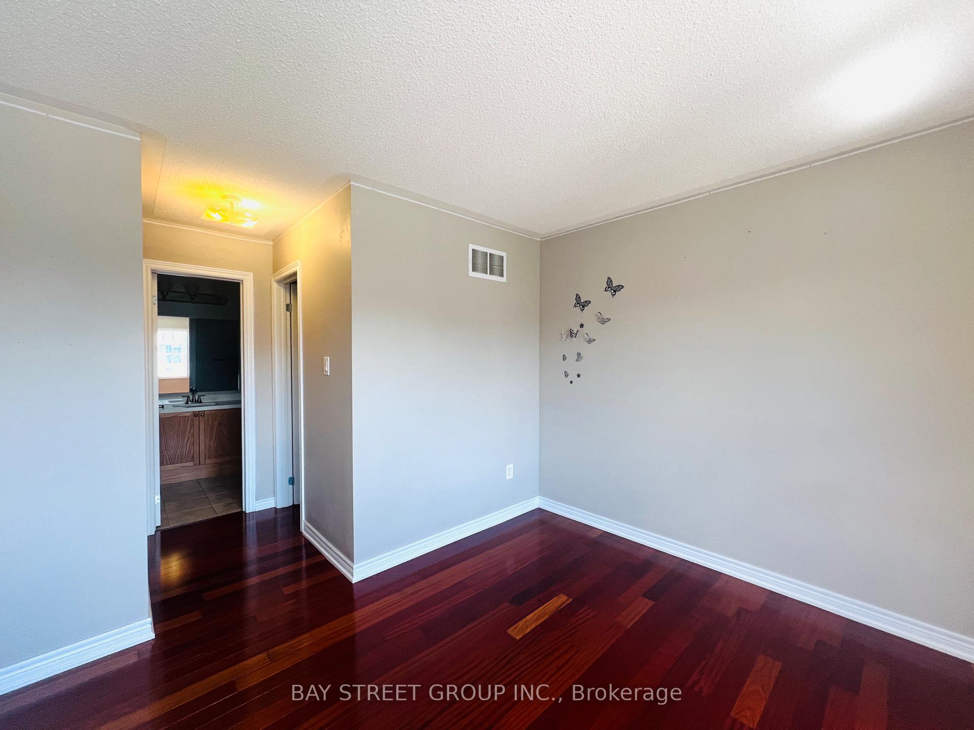 Photo 23 of 88 Halldorson Avenue, Aurora, Bayview Northeast — HOMEH