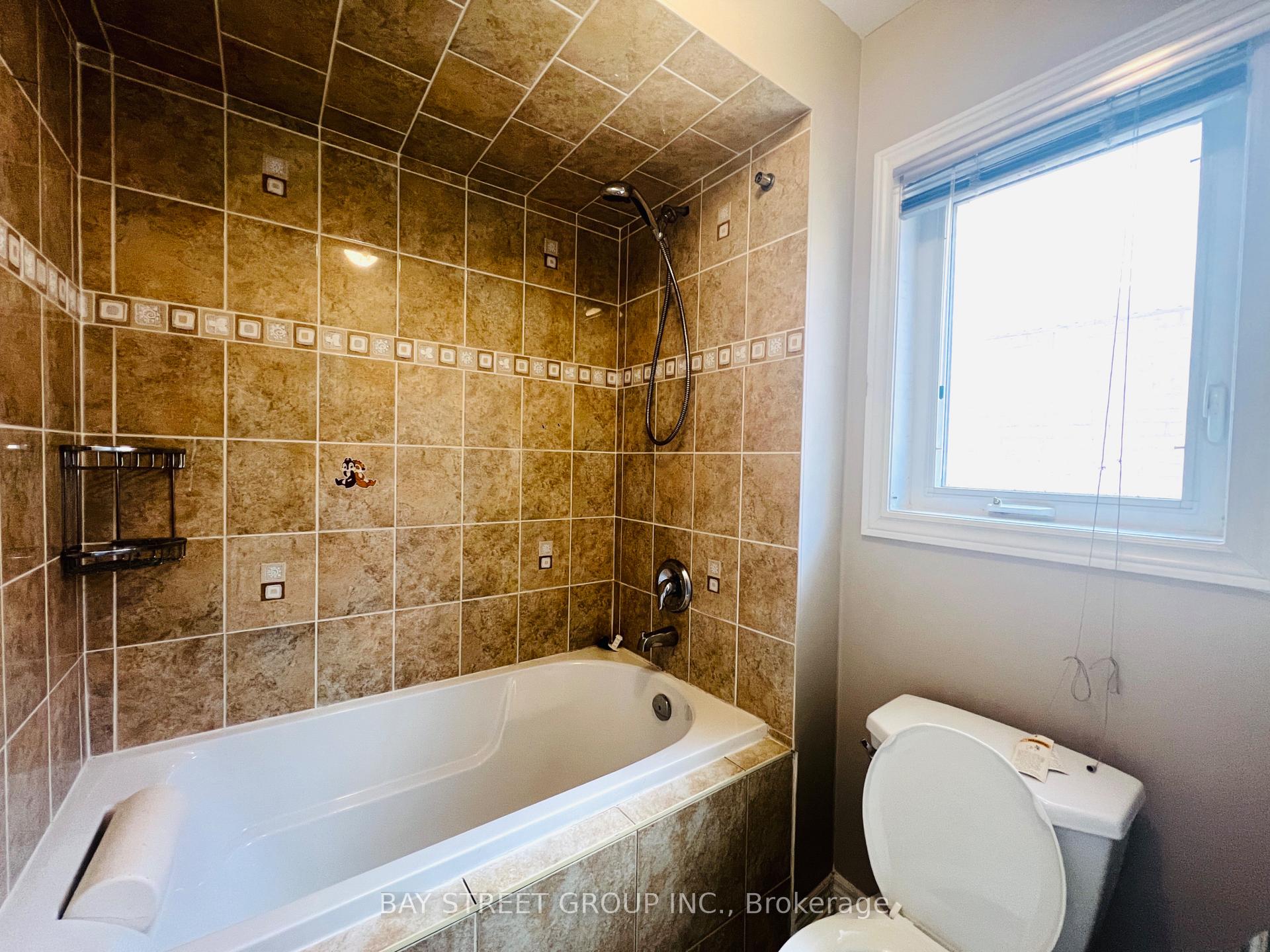 Photo 24 of 88 Halldorson Avenue, Aurora, Bayview Northeast — HOMEH