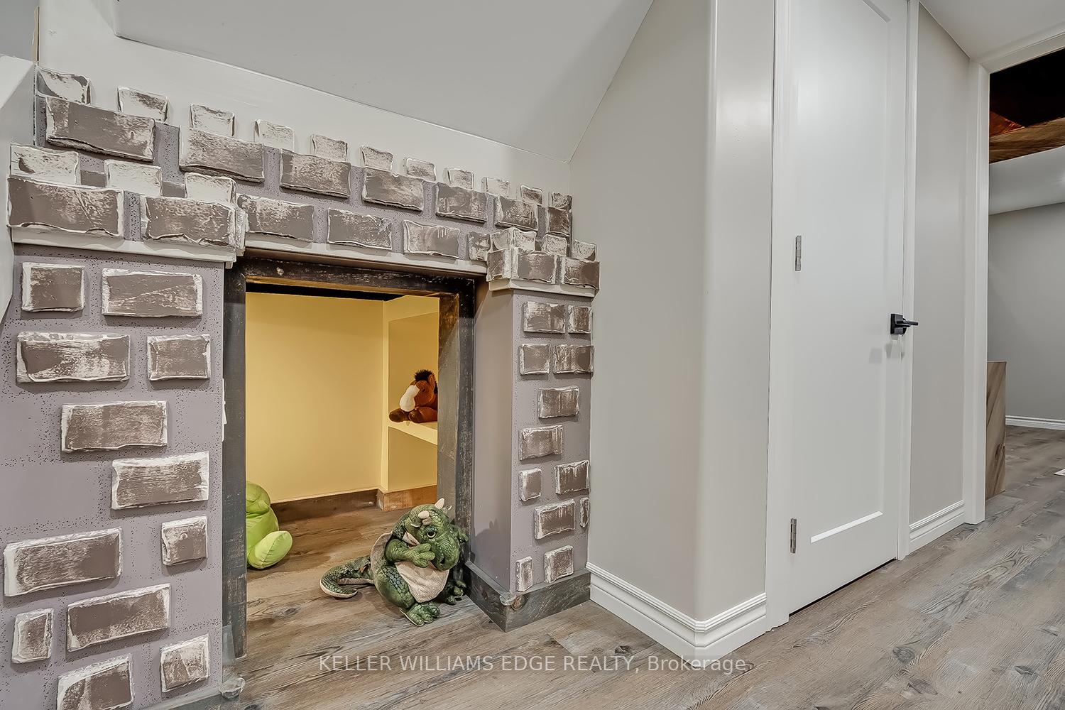 Photo 33 of 67 Columbus Gate, Hamilton, Stoney Creek Mountain — HOMEH