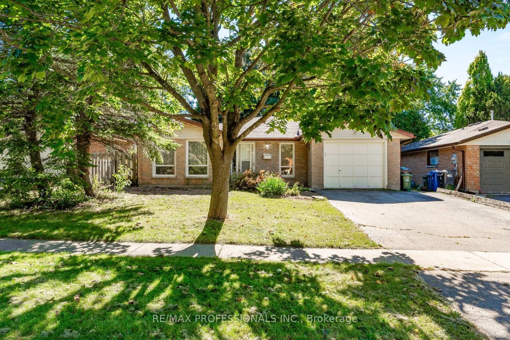 Photo 2 of 10 Brombal Drive, Guelph, Kortright West — HOMEH