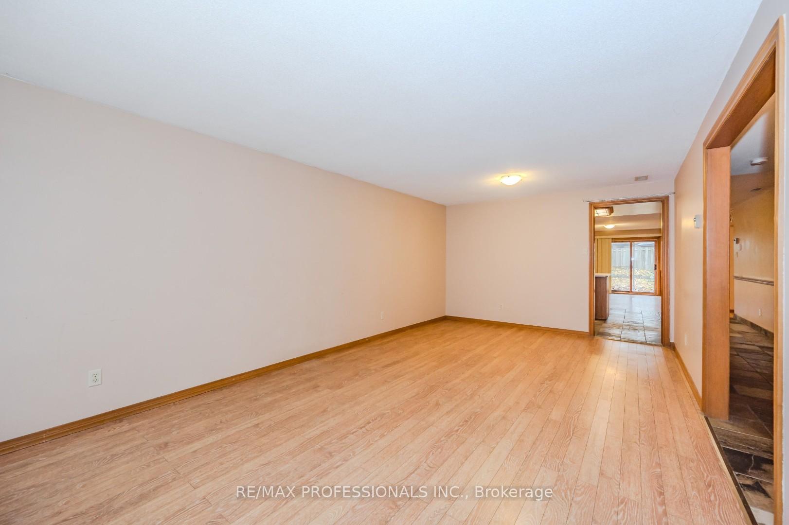 Photo 11 of 10 Brombal Drive, Guelph, Kortright West — HOMEH