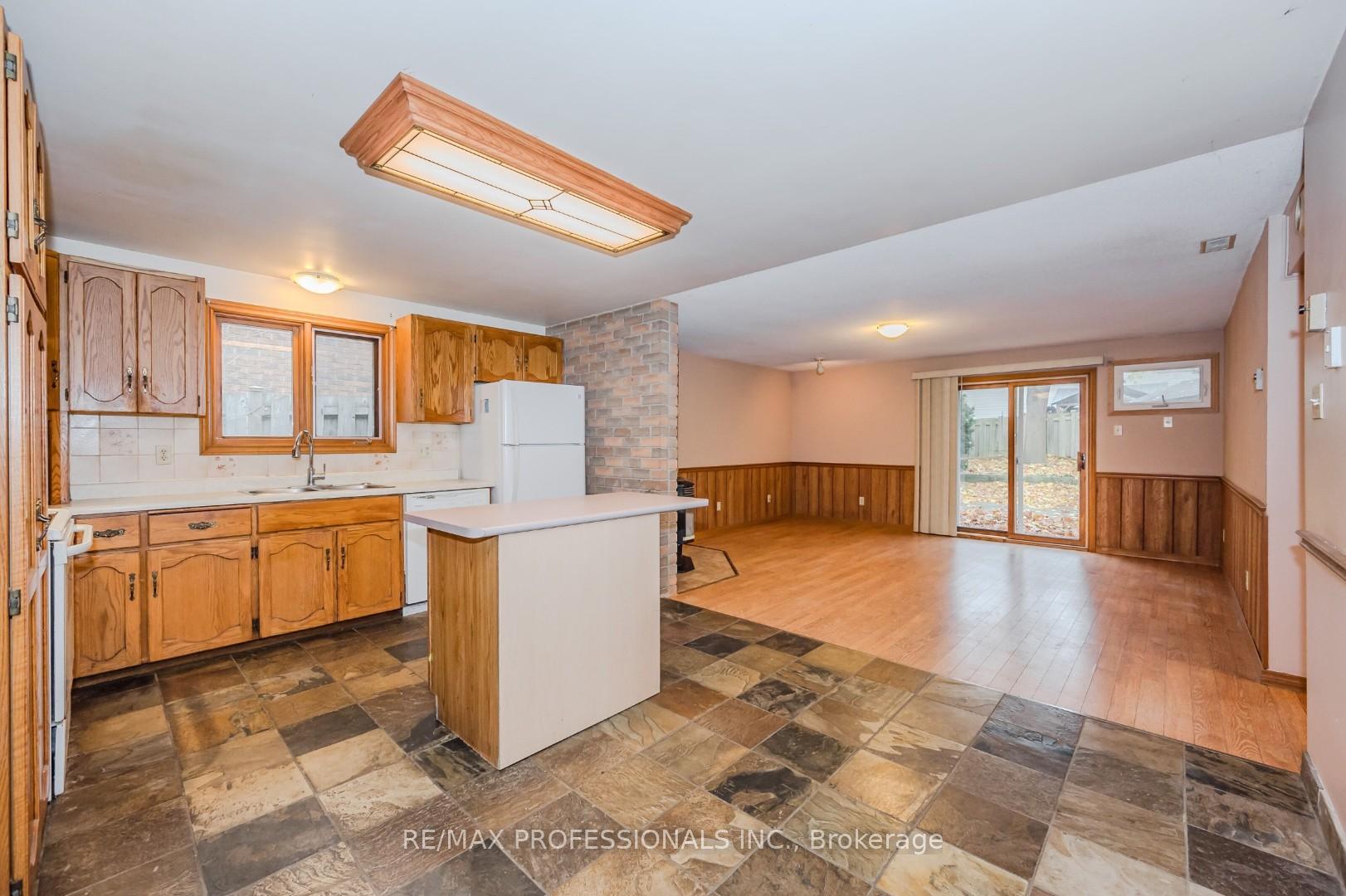 Photo 12 of 10 Brombal Drive, Guelph, Kortright West — HOMEH