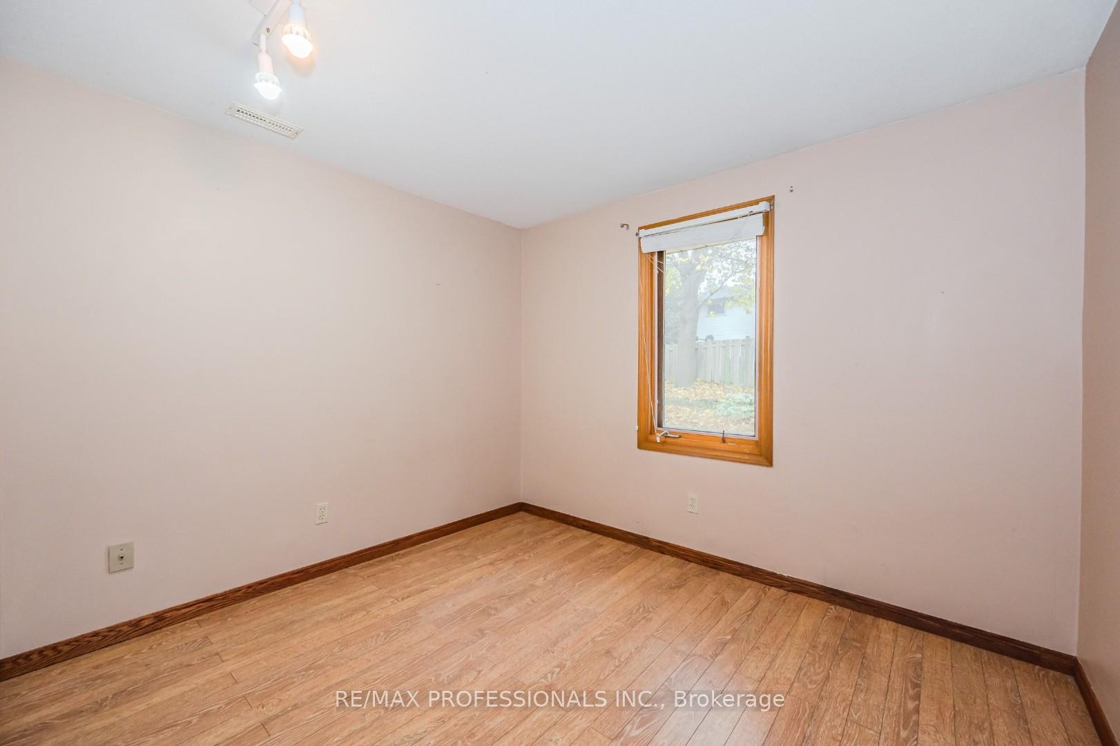 Photo 22 of 10 Brombal Drive, Guelph, Kortright West — HOMEH