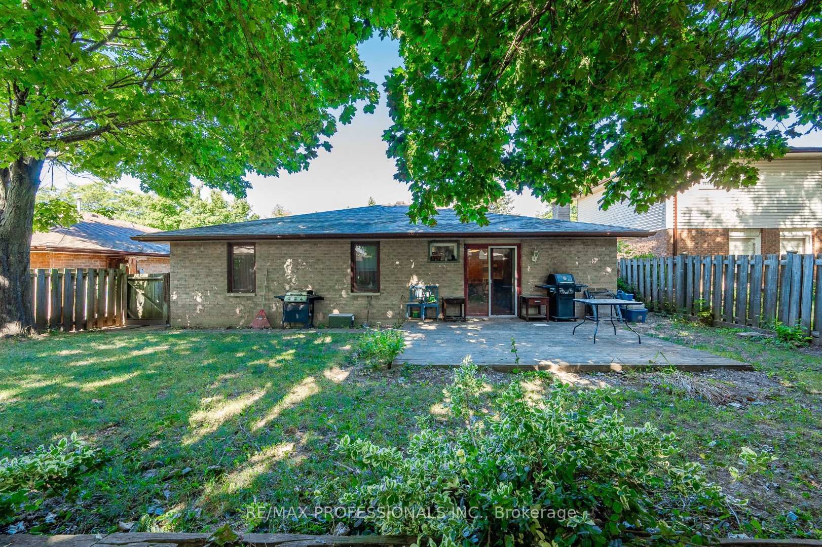 Photo 33 of 10 Brombal Drive, Guelph, Kortright West — HOMEH
