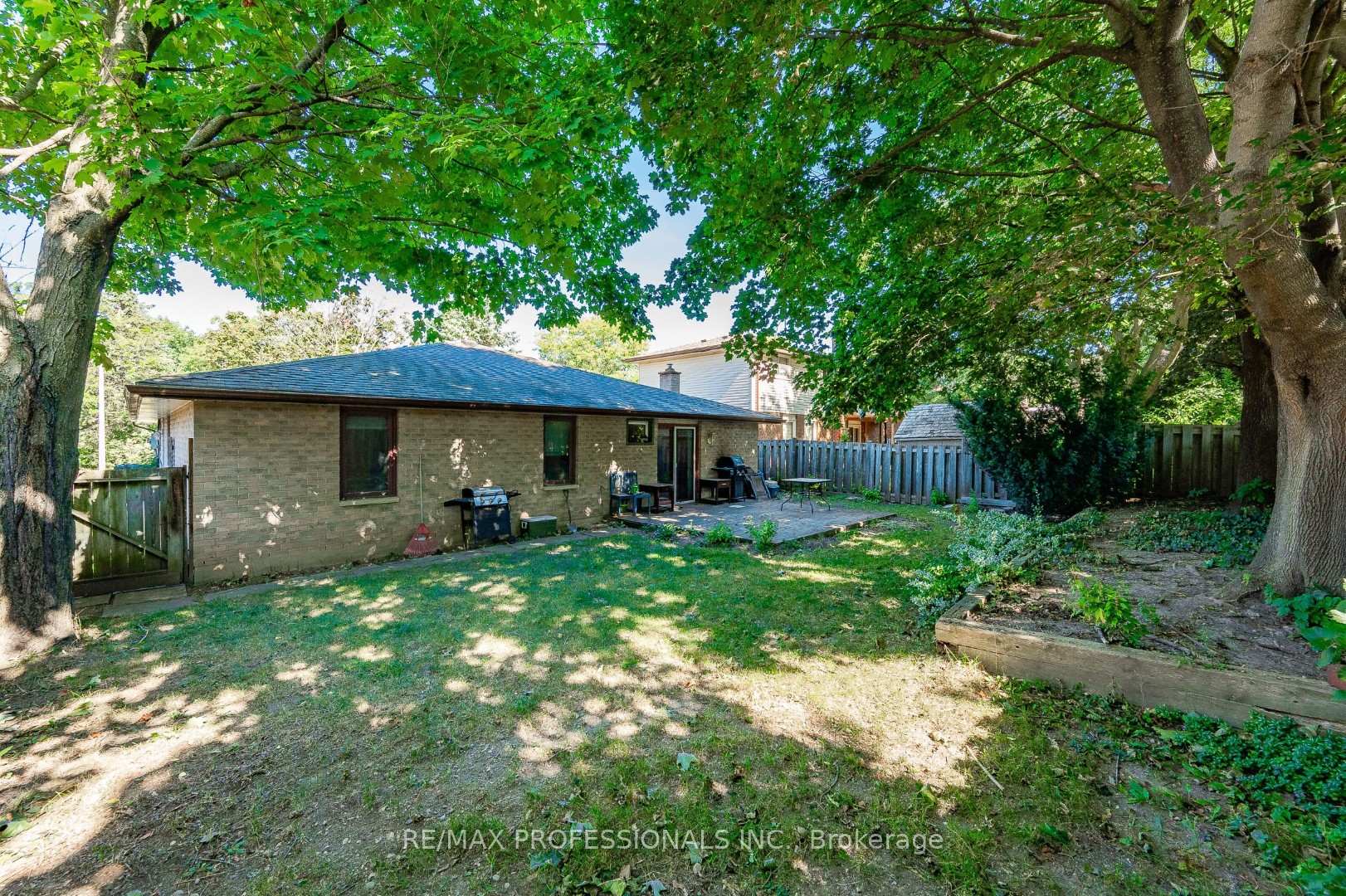 Photo 34 of 10 Brombal Drive, Guelph, Kortright West — HOMEH