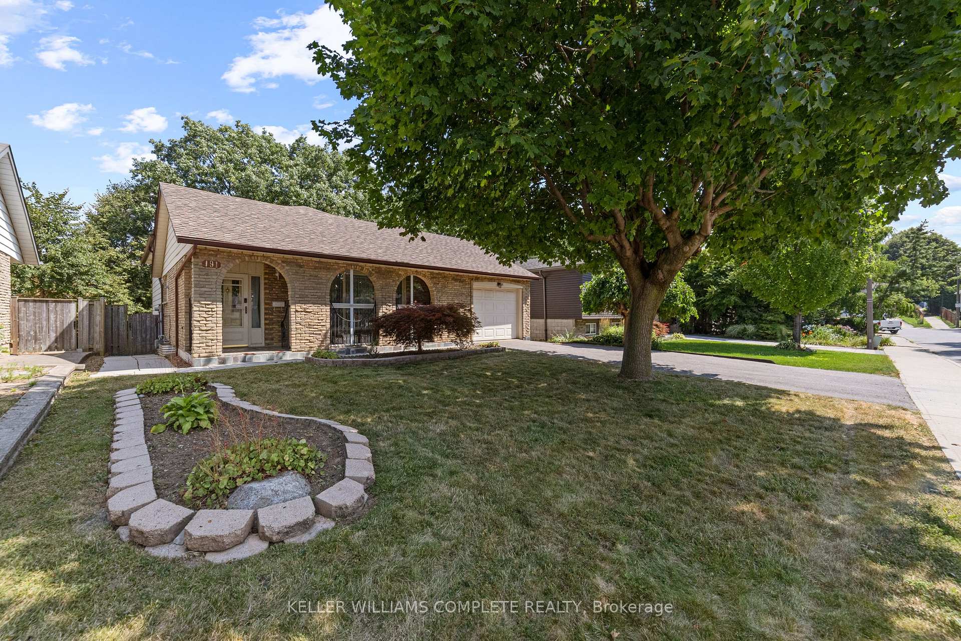 Photo 2 of 191 Appleford Court, Hamilton, Fessenden — HOMEH