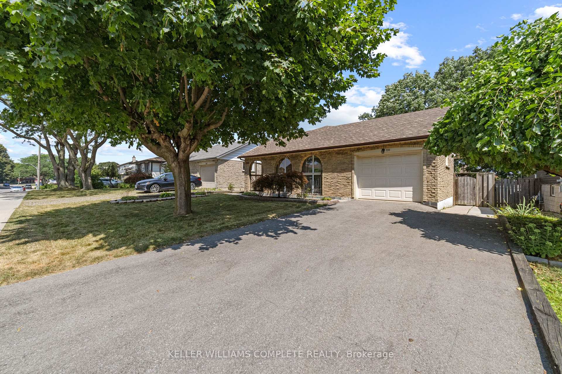 Photo 3 of 191 Appleford Court, Hamilton, Fessenden — HOMEH