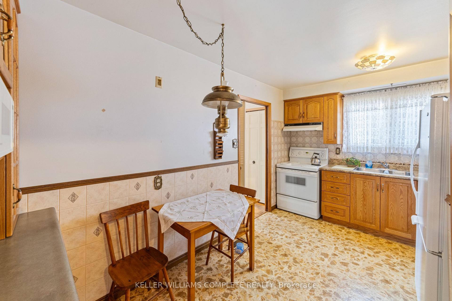 Photo 12 of 191 Appleford Court, Hamilton, Fessenden — HOMEH