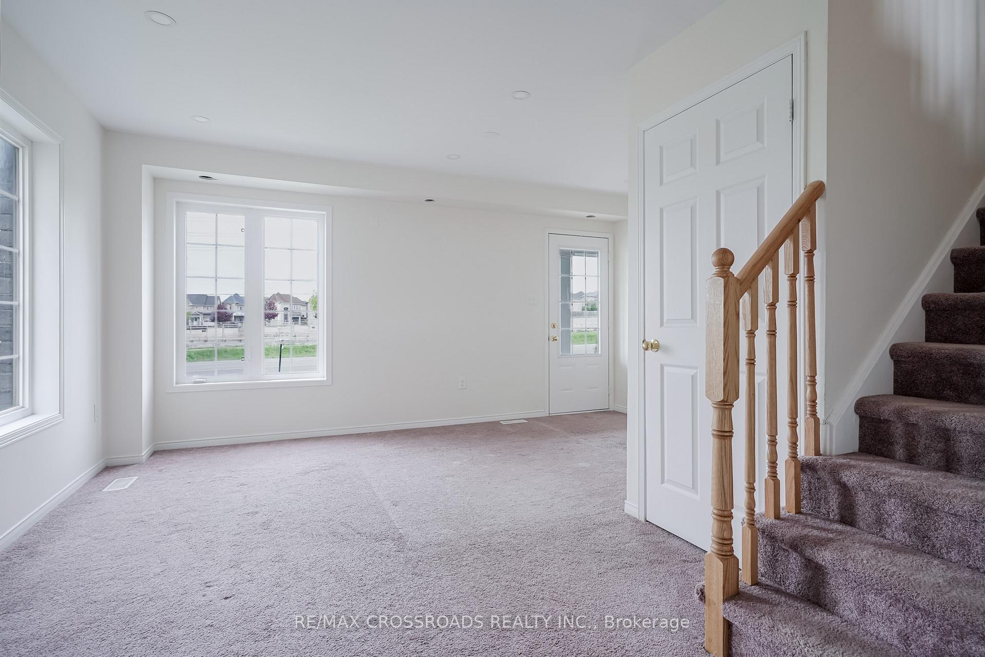 Photo 7 of 455 Rossland Road E, Ajax, Central East — HOMEH
