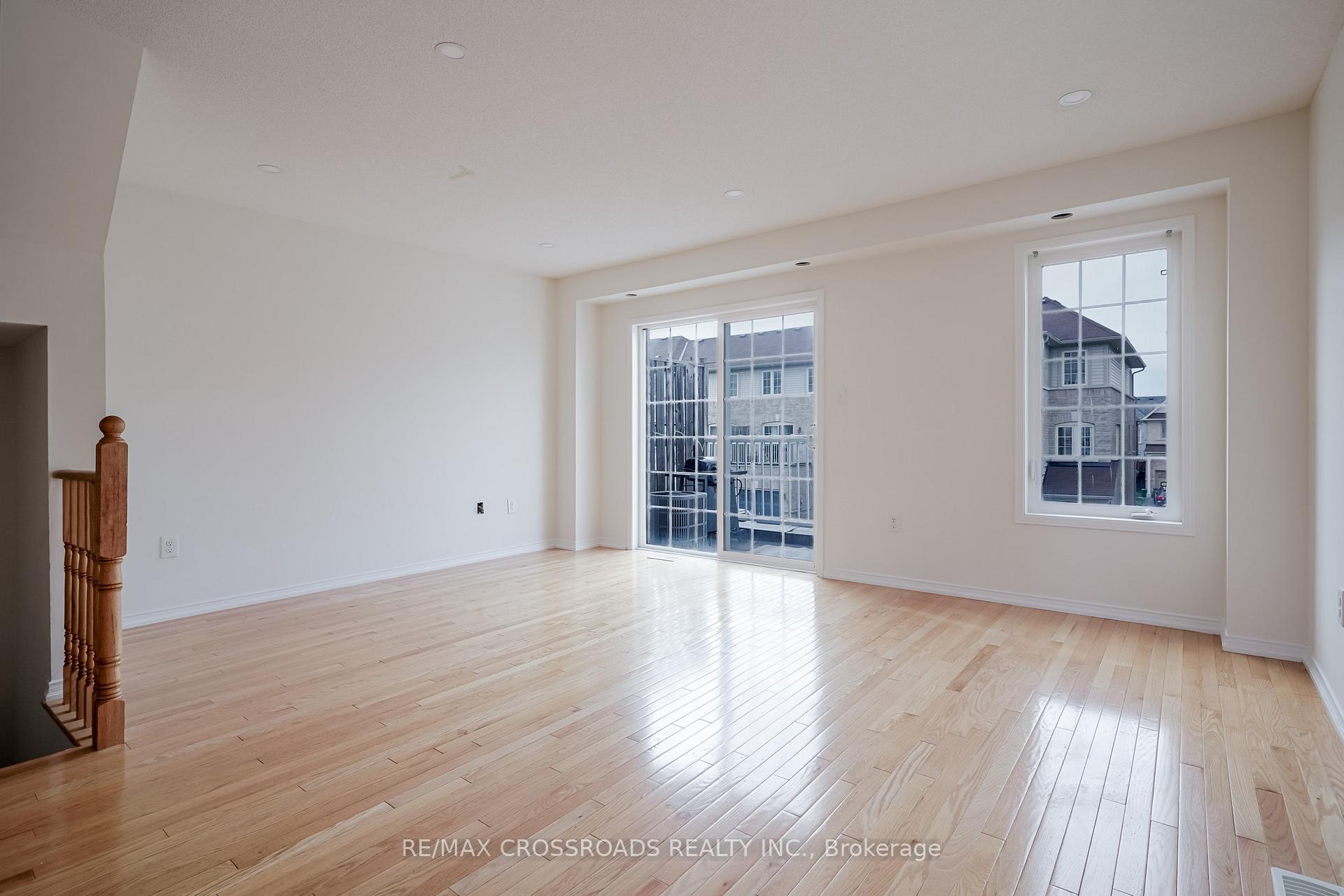 Photo 11 of 455 Rossland Road E, Ajax, Central East — HOMEH