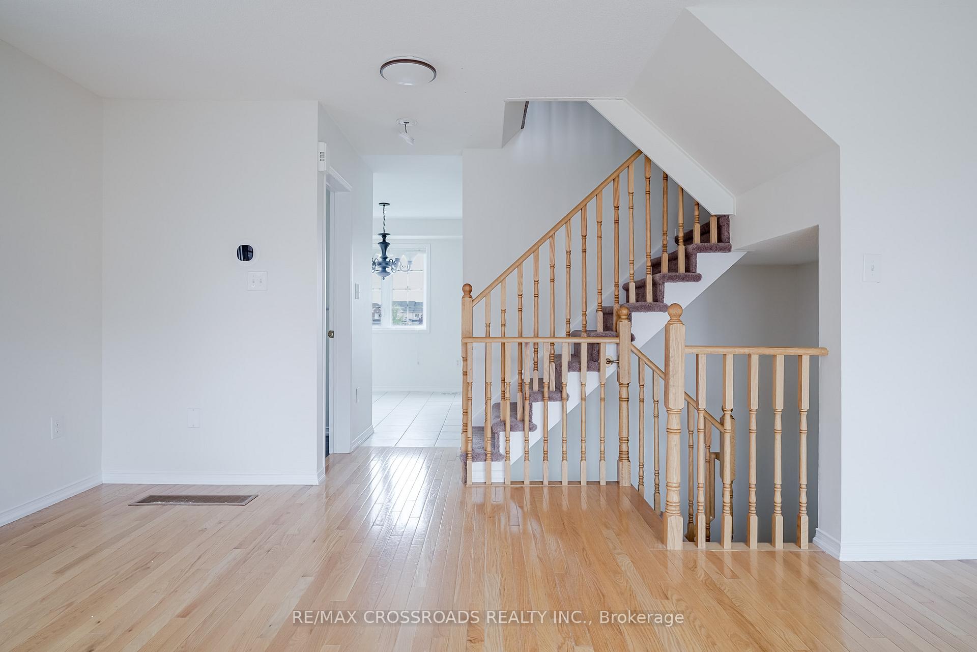 Photo 19 of 455 Rossland Road E, Ajax, Central East — HOMEH