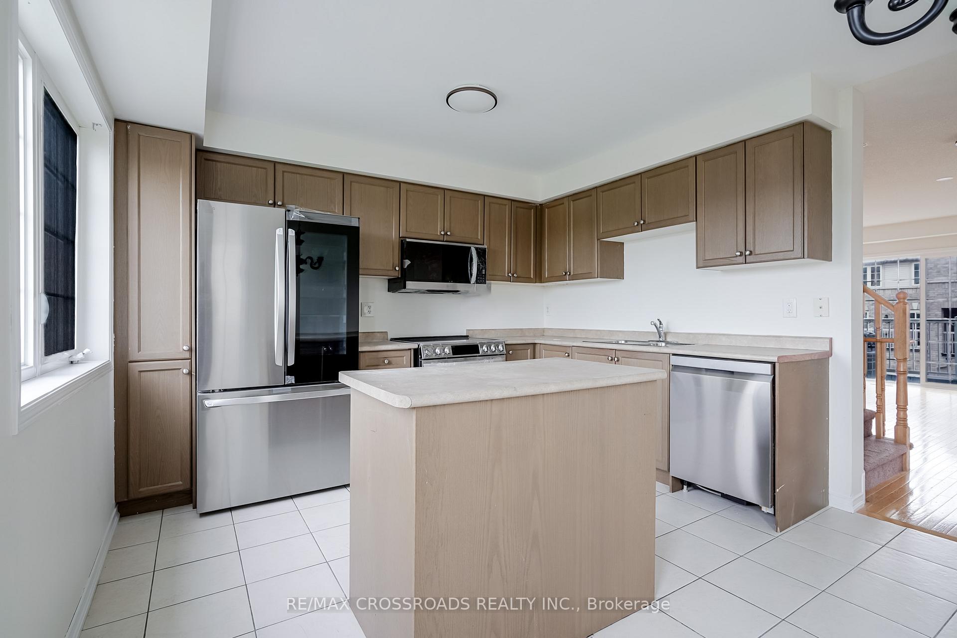 Photo 15 of 455 Rossland Road E, Ajax, Central East — HOMEH