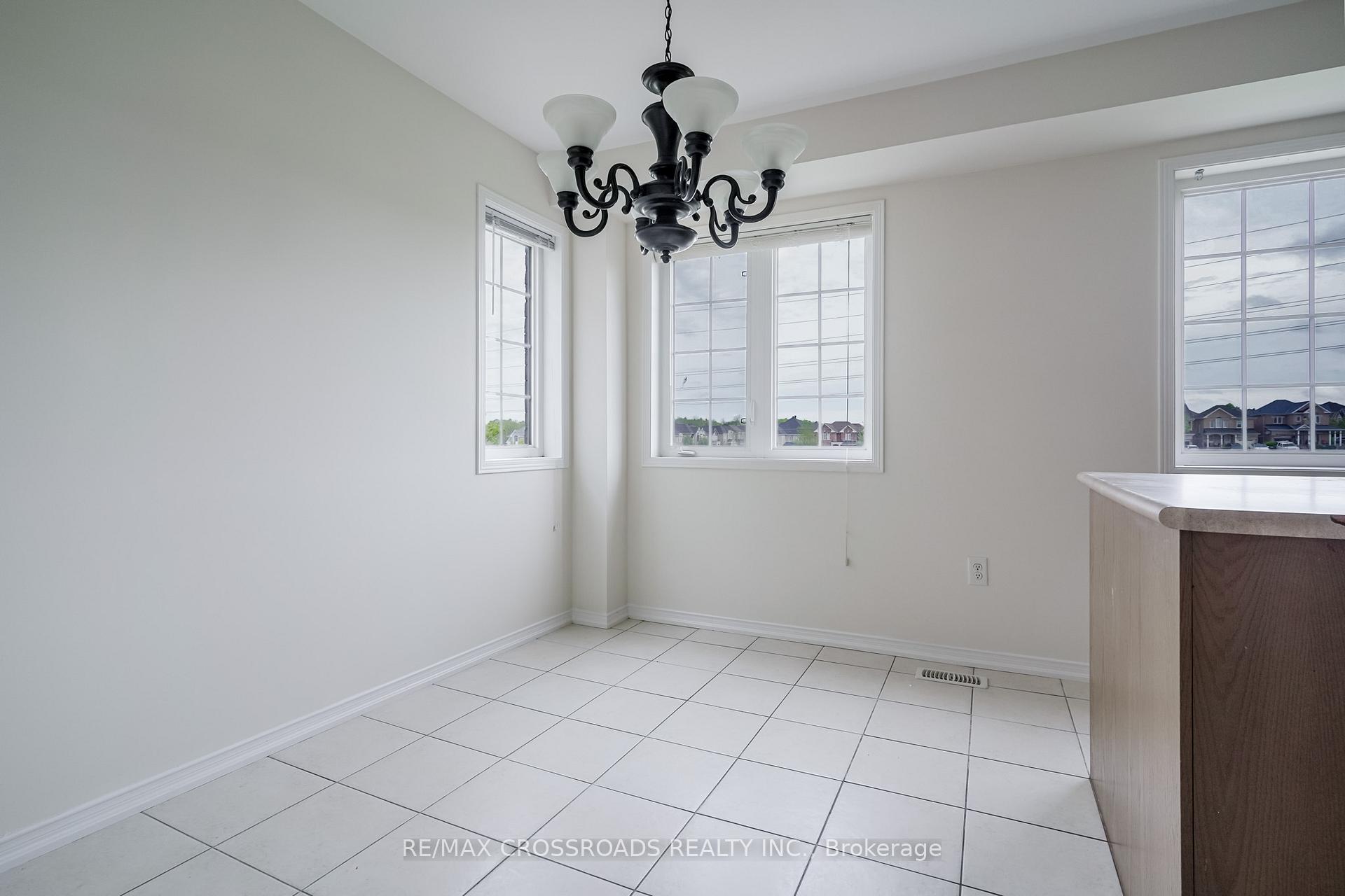 Photo 16 of 455 Rossland Road E, Ajax, Central East — HOMEH