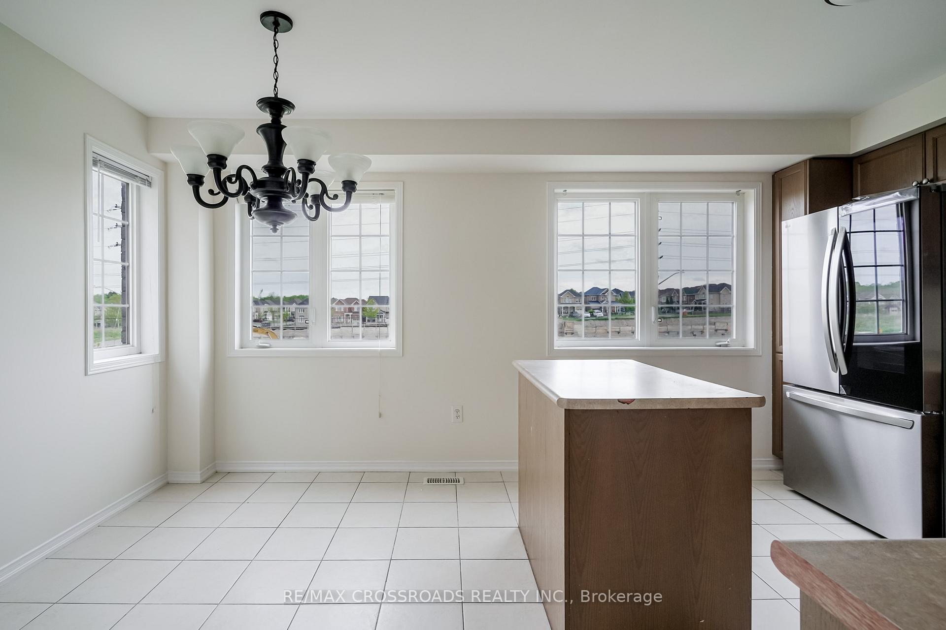 Photo 17 of 455 Rossland Road E, Ajax, Central East — HOMEH